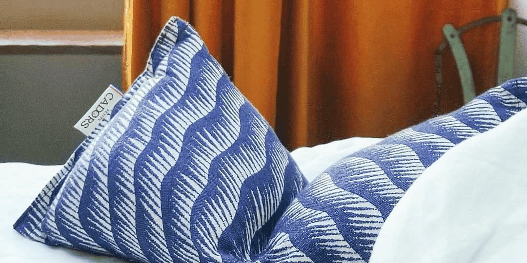 Un coussin produit par Petits Cadors