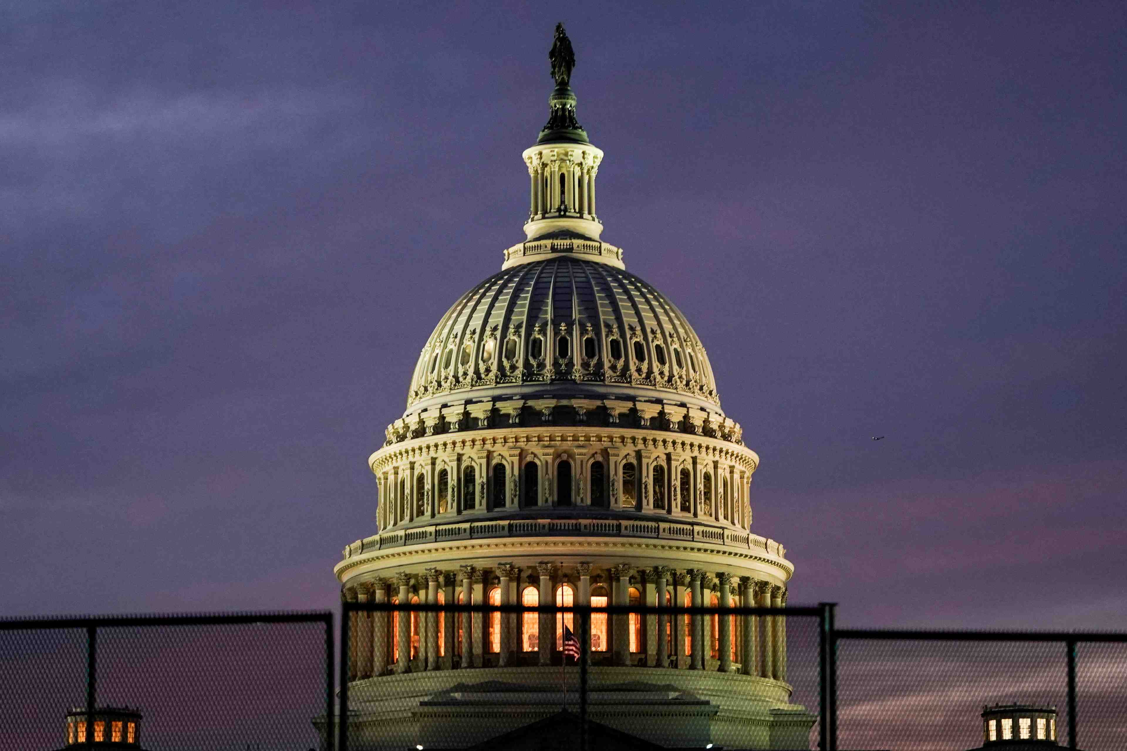 Usa: les democrates, avec l'appui de republicains, avancent sur l'"impeachment"