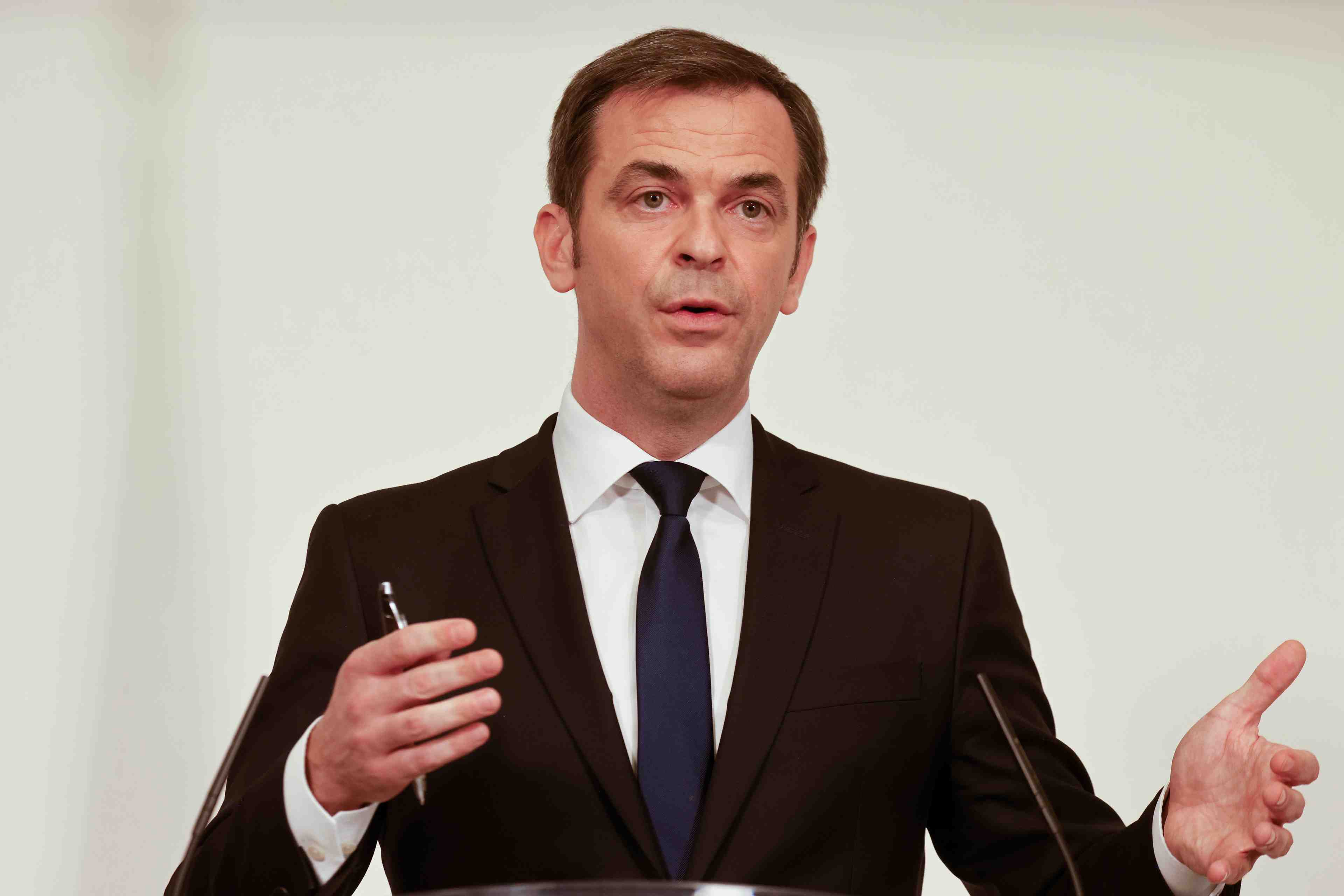 Coronavirus: quasiment tous les residents d'ehpad vaccines en france, dit veran