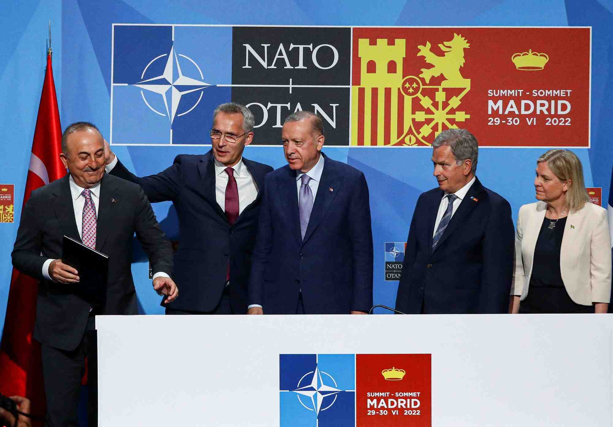 L'otan invite suede et finlande, qualifie la russie de menace la plus importante