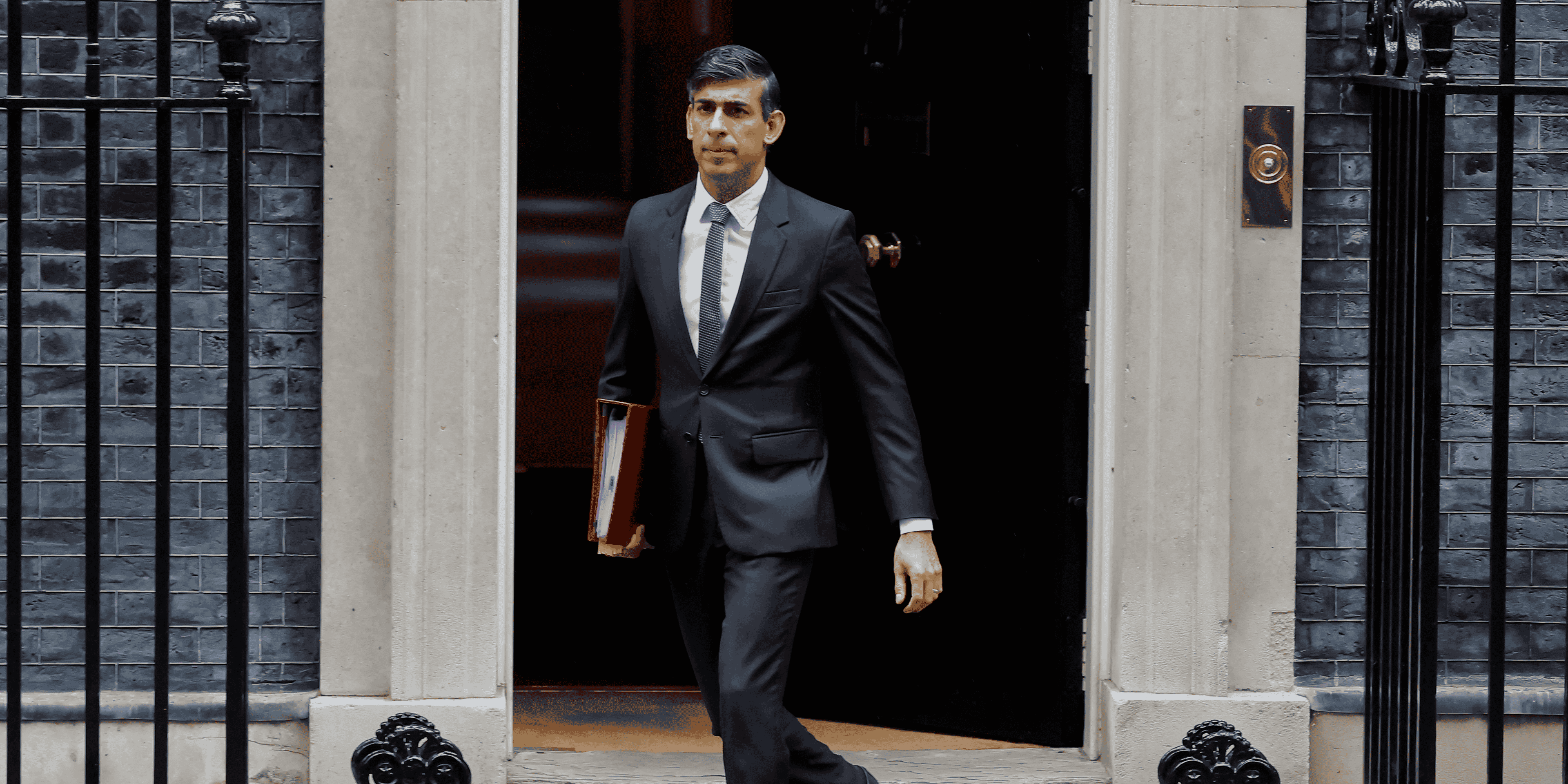Le premier ministre britannique rishi sunak quitte le 10 downing street, a londres