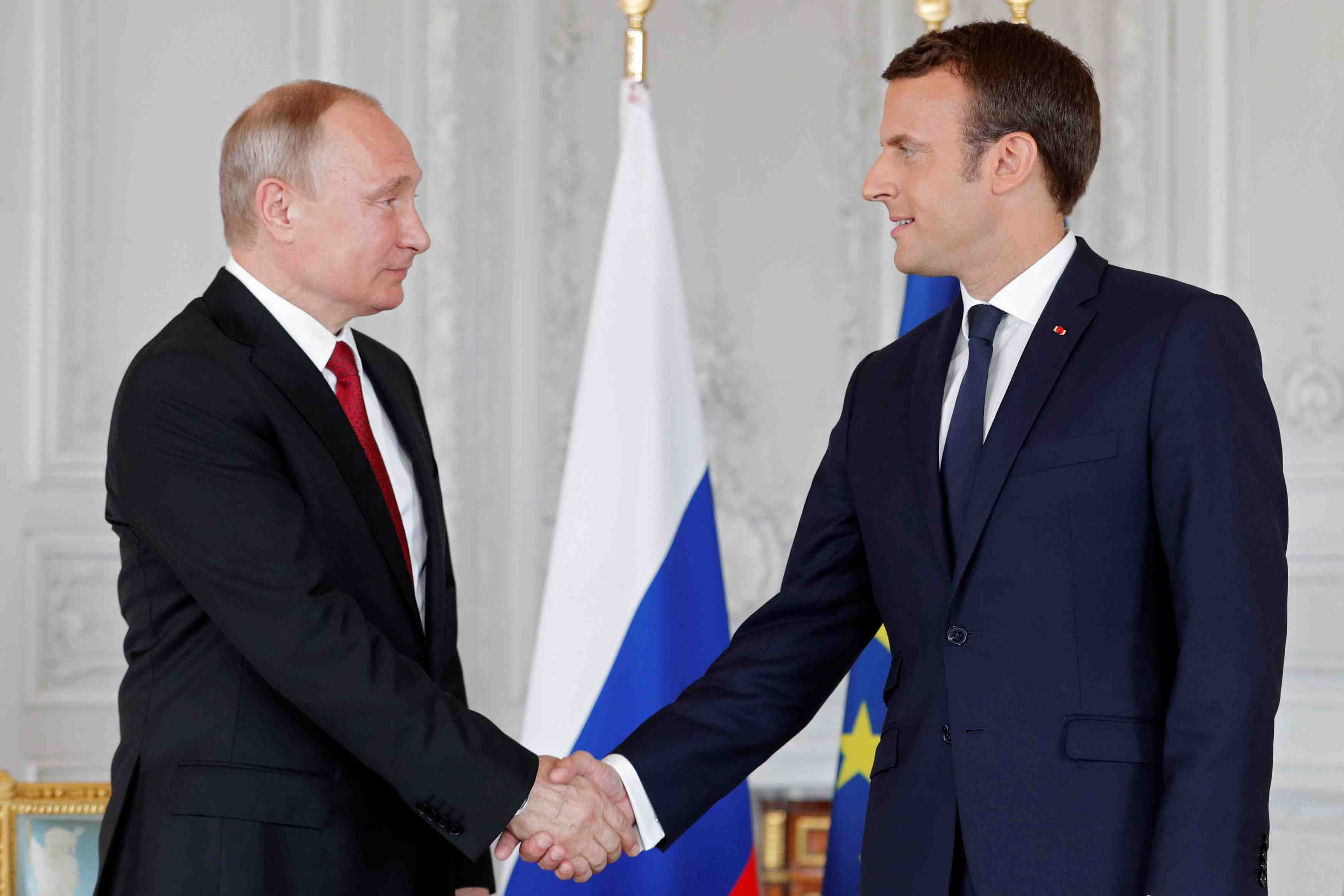 Macron recoit poutine a versailles
