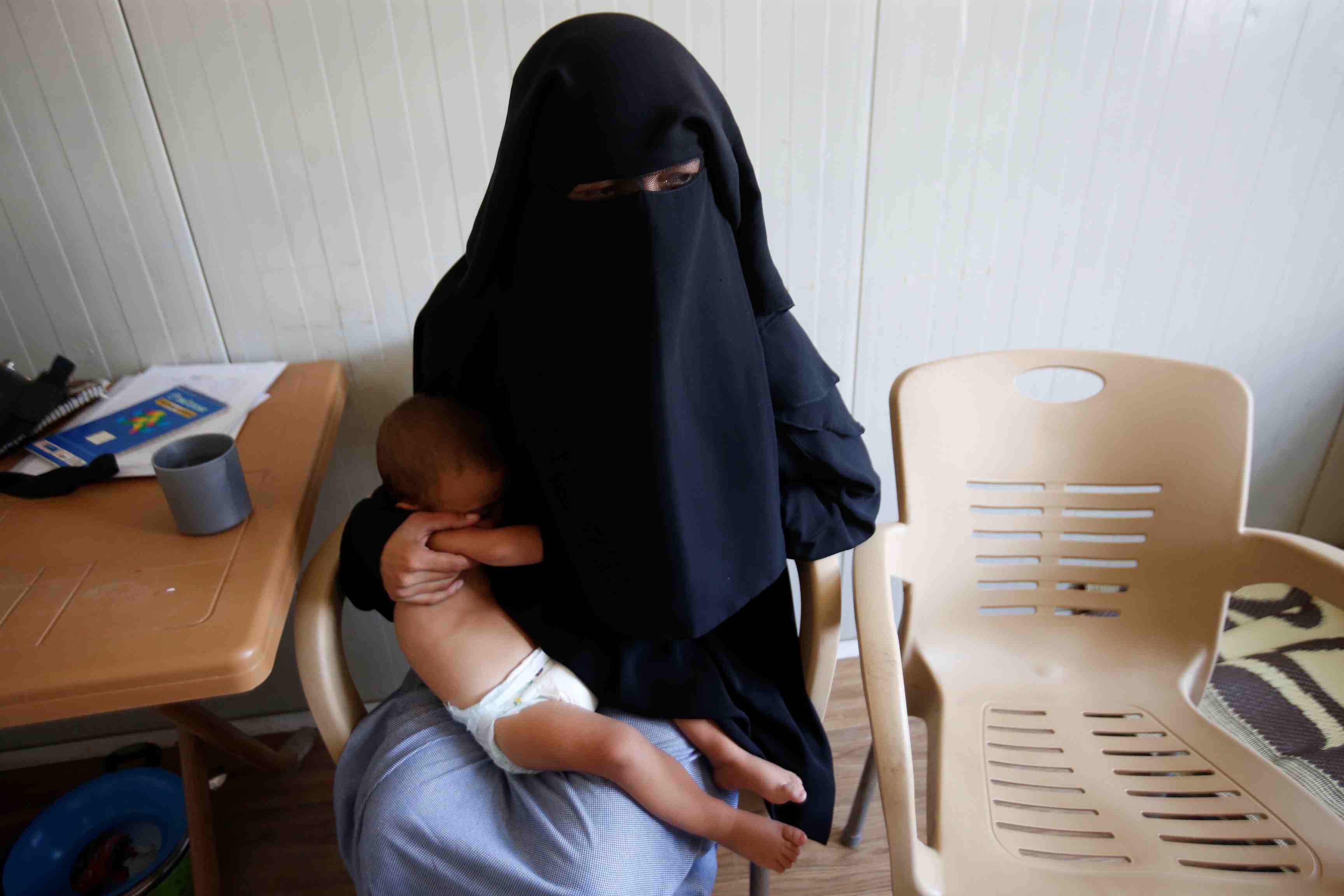 Irak: des familles de djihadistes deplacees sans preavis