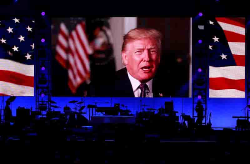 Cinq anciens presidents us et trump en video a un concert caritatif