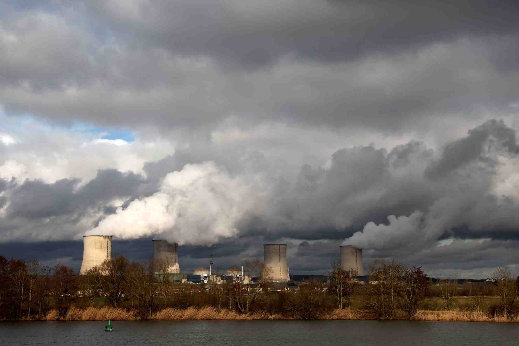 France: le redemarrage de quatre reacteurs nucleaires retarde