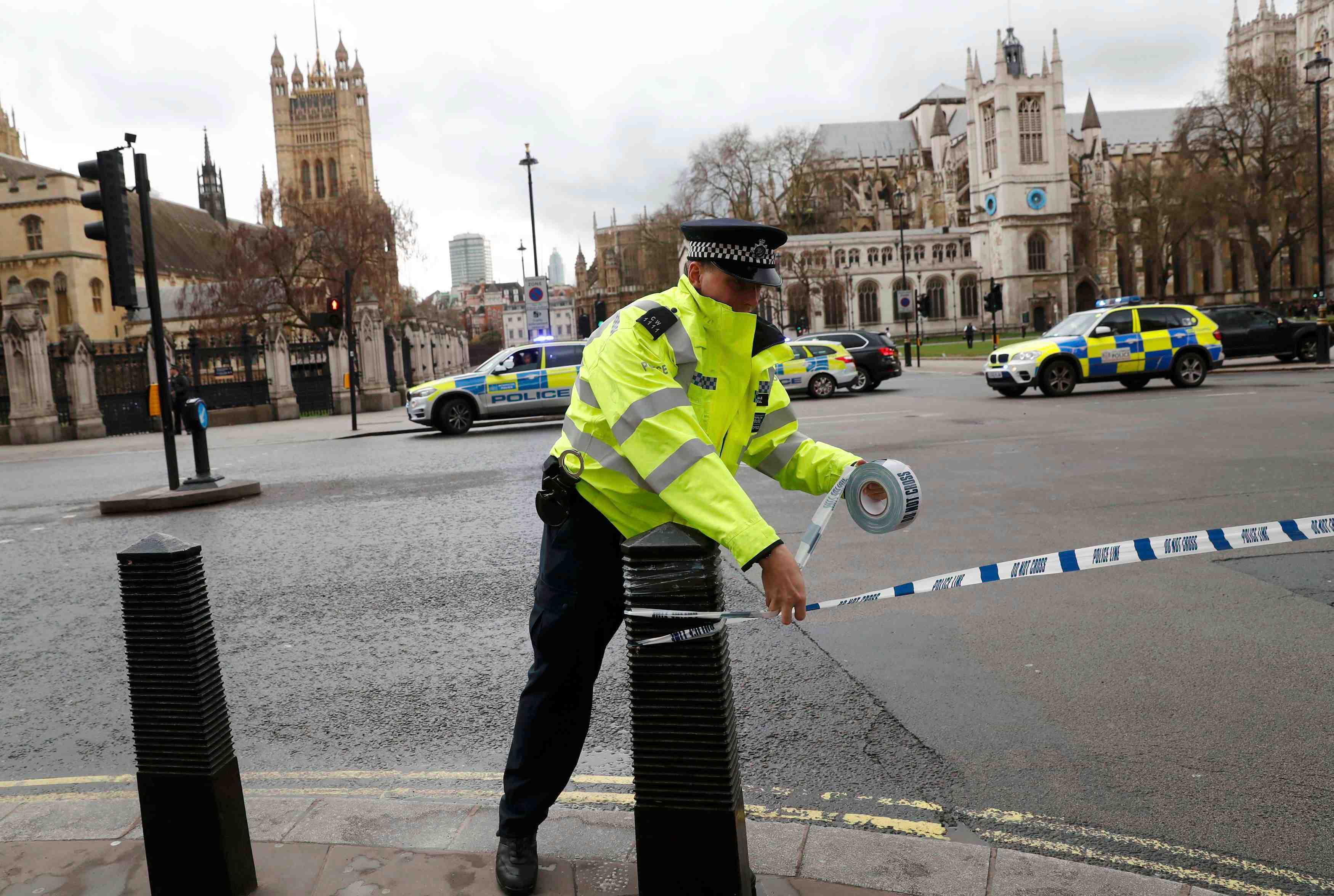 Detonations pres du parlement a londres