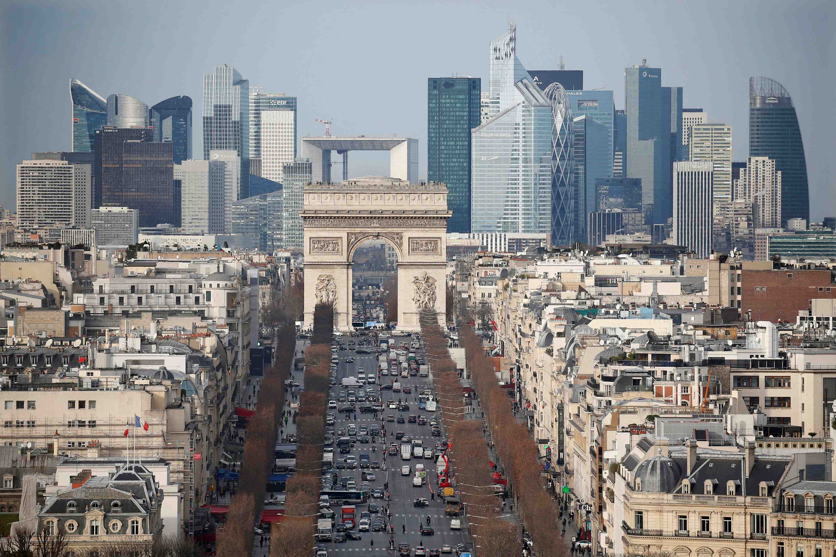 Brexit: francfort et paris accroissent la pression