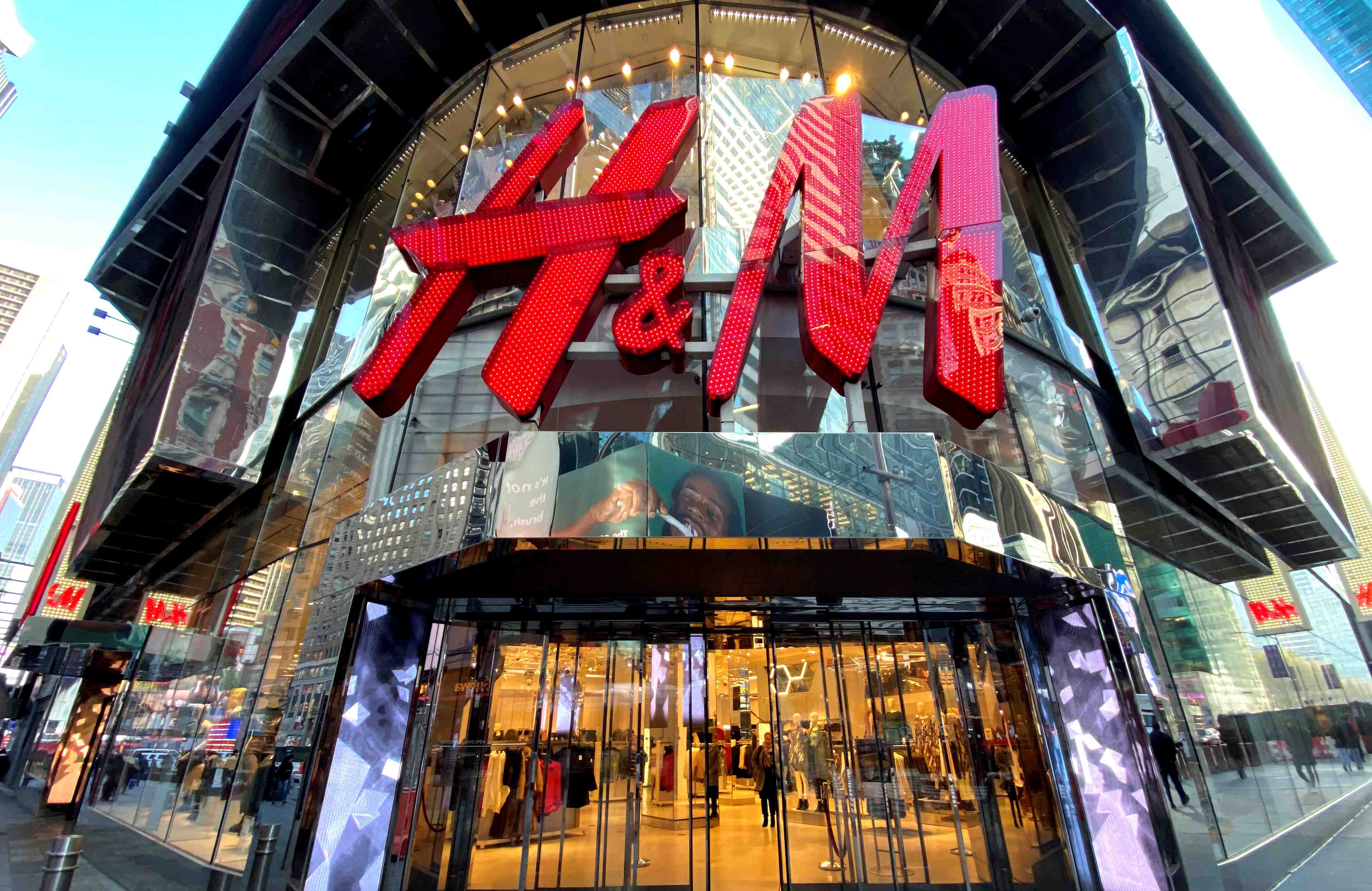Le benefice de h&m depasse les attentes au 3e trimestre, l'action bondit