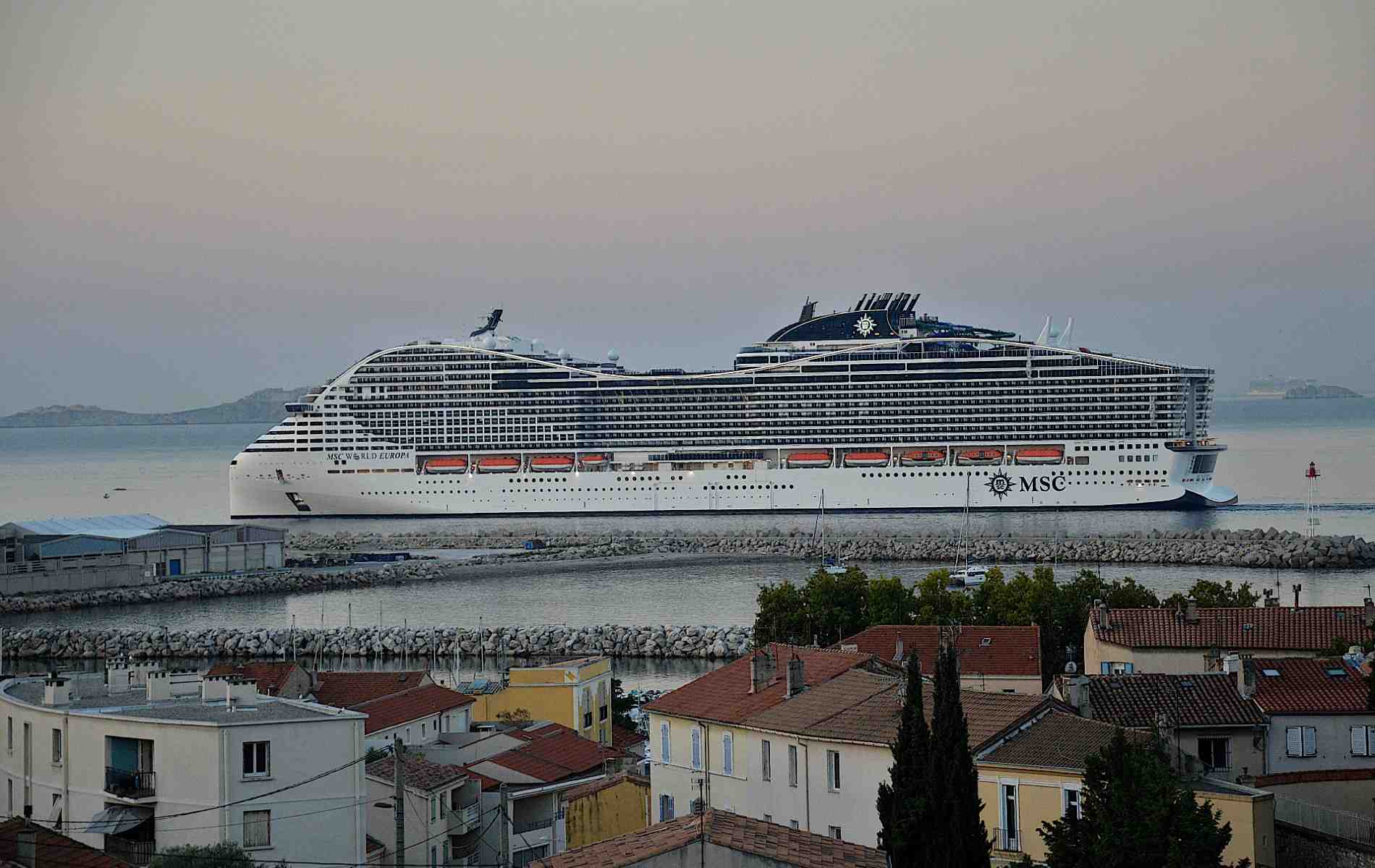Le premier paquebot de la série World Class, le MSC World Europa, avait été livré par ce chantier naval en octobre 2022.