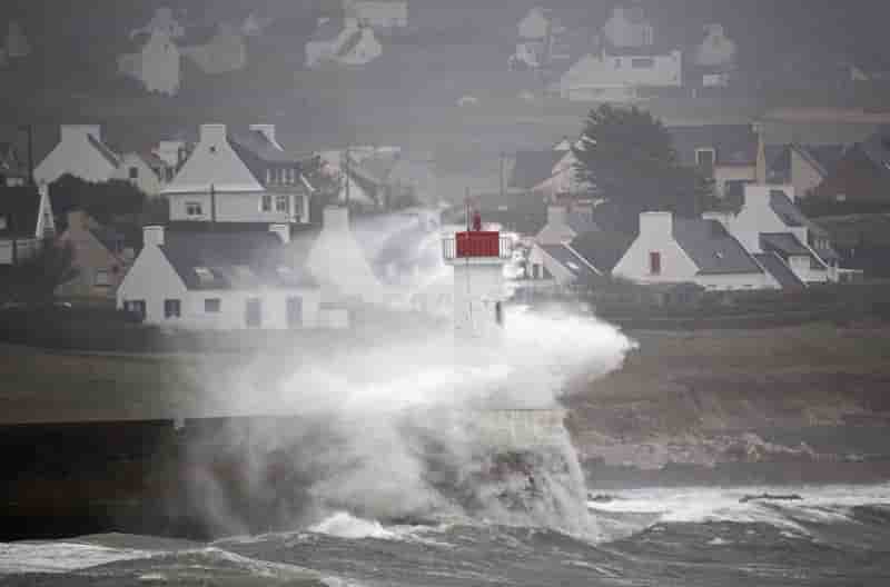 240.000 foyers privés d'électricité après la tempête Dirk