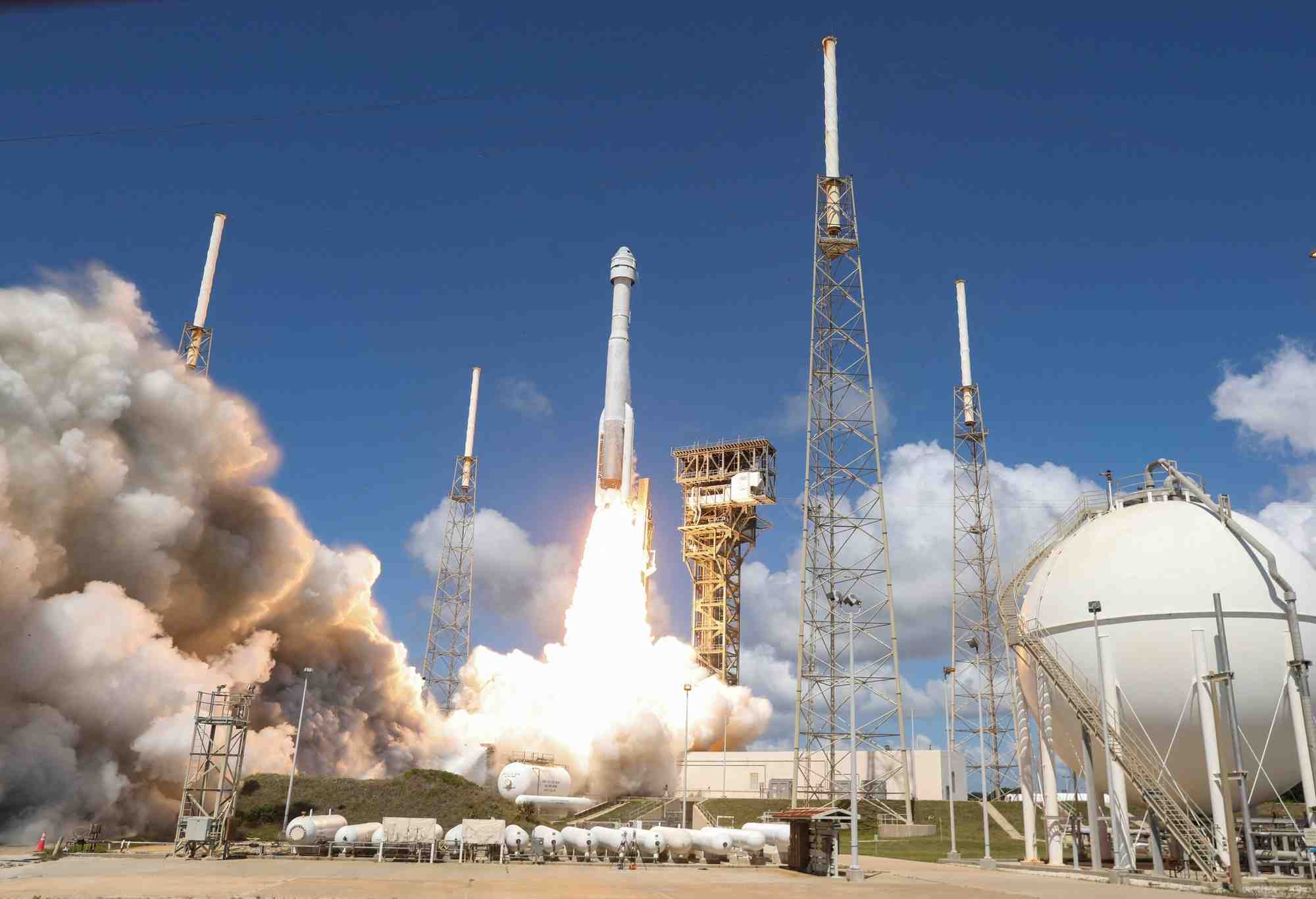 a première mission avec équipage de Starliner vers l'ISS, qui devait initialement durer environ huit jours, a de facto été prolongée jusqu'à une date encore indéterminée.