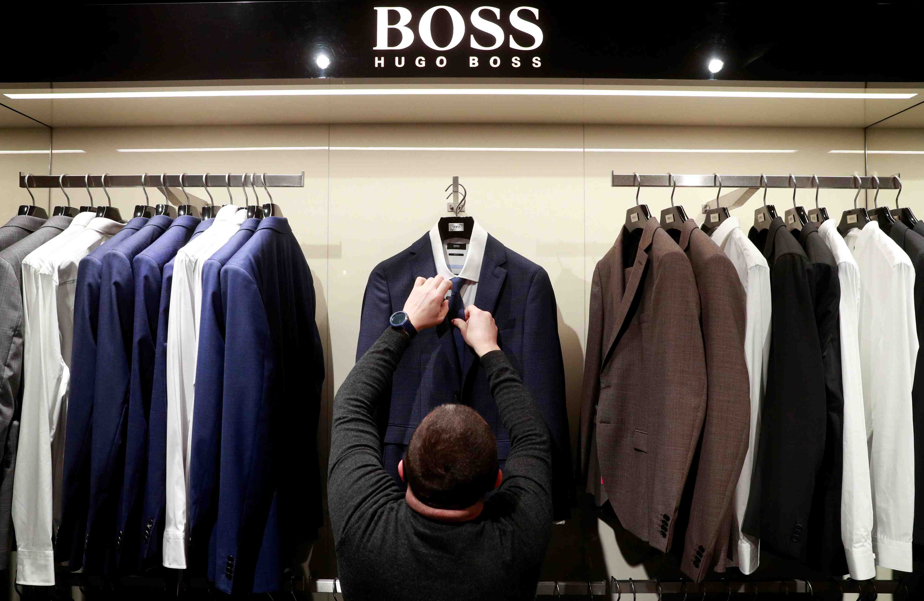 Hugo boss: les ventes en chine sont en plein essor malgre l'appel au boycott de la marque