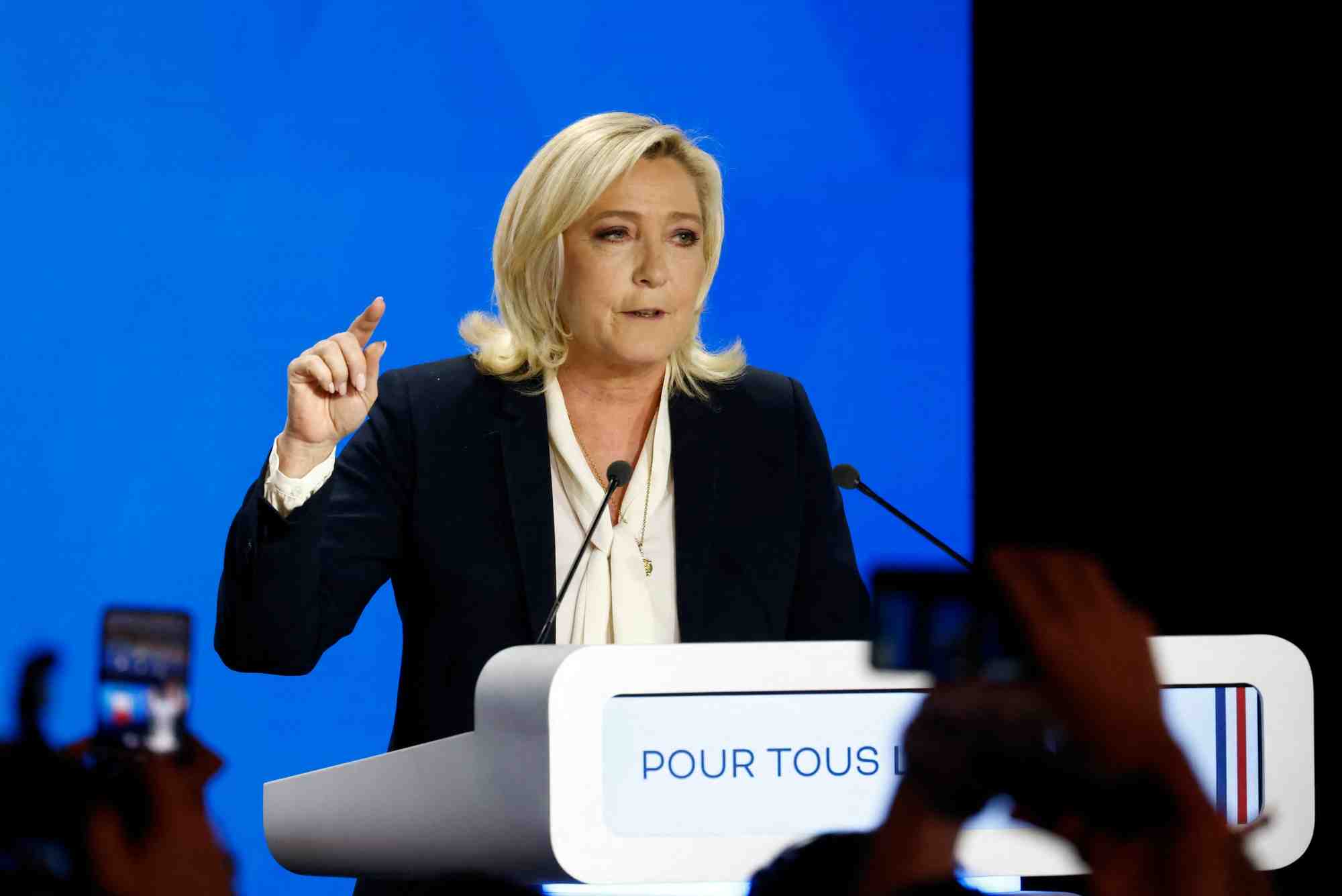 Marine le pen echoue sur la derniere marche avant l'elysee