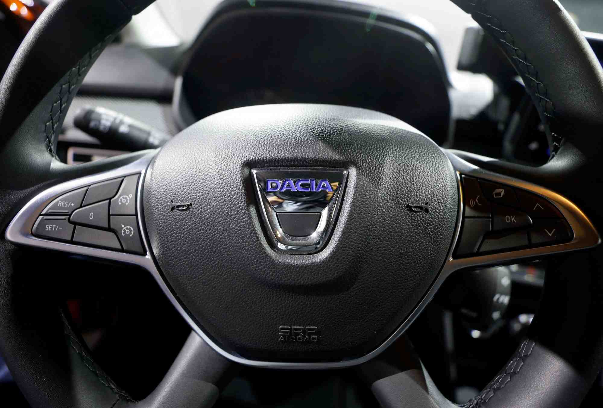 Une voiture jogger dacia est exposee avant le salon de l'automobile de munich 2021