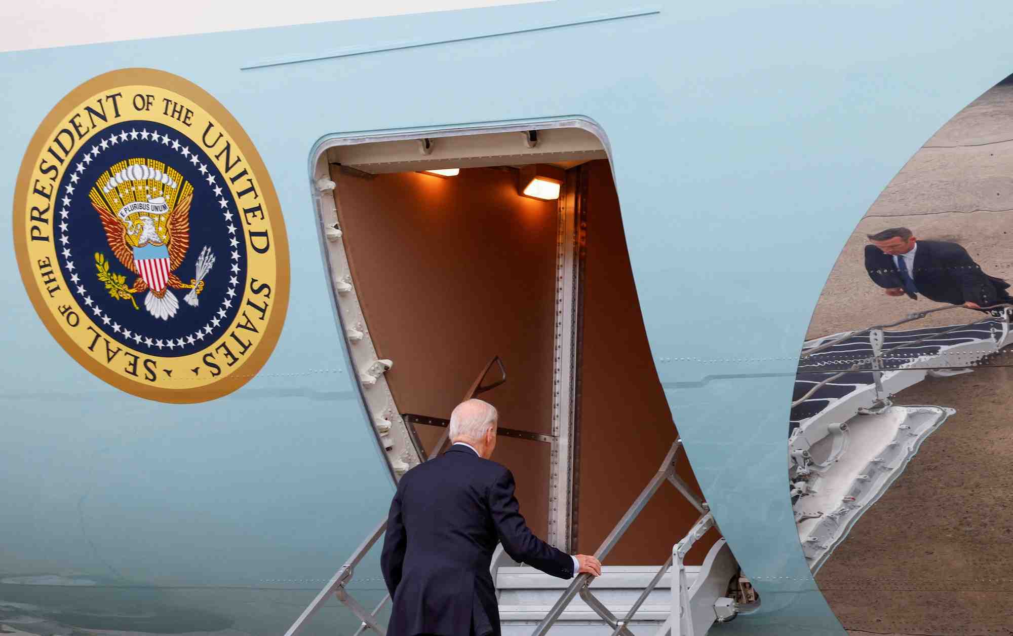 Le president americain joe biden monte a bord d'air force one dans le maryland, aux etats-unis