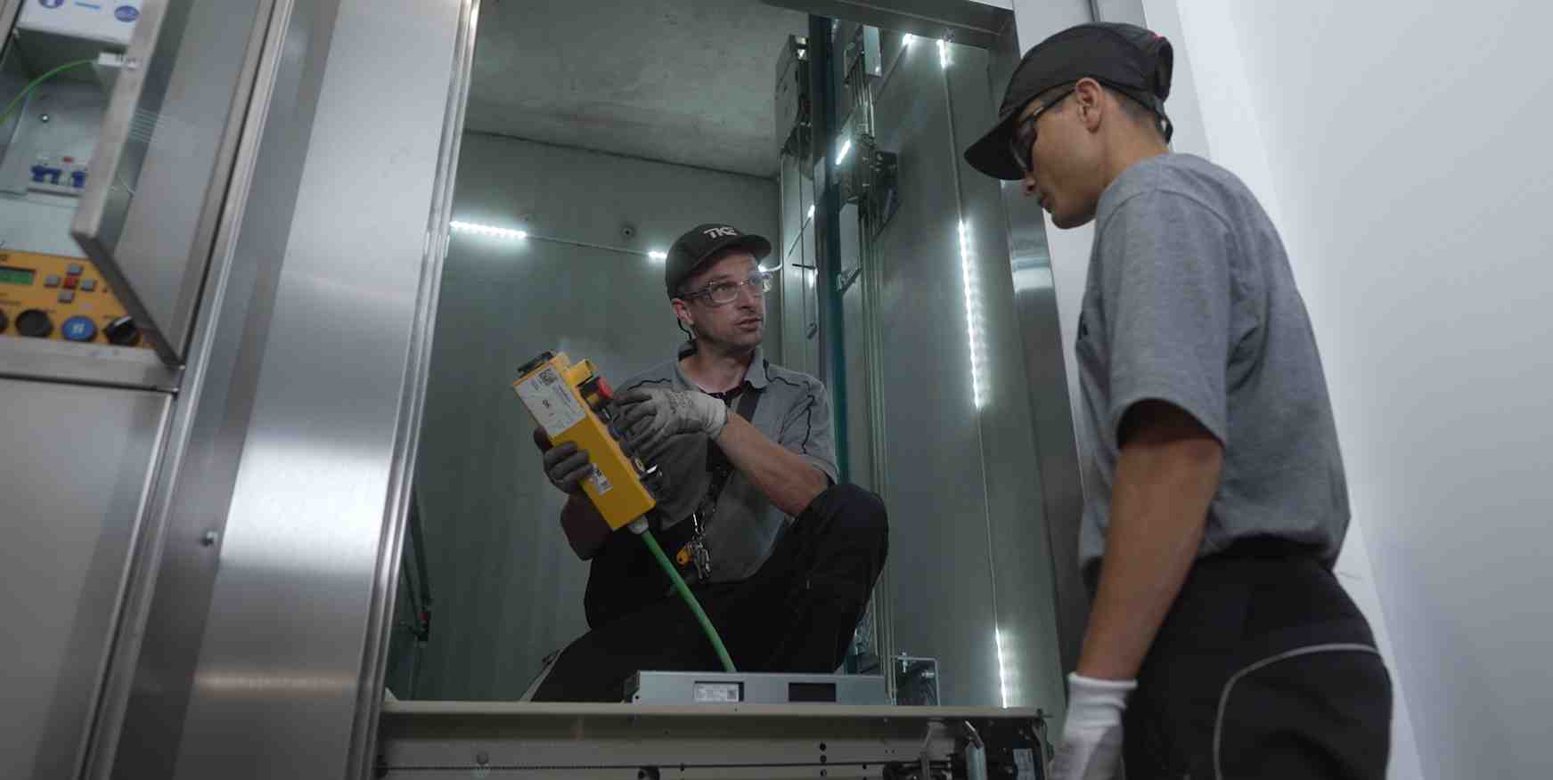 Chacun des neufs alternants réfugiés a été encadré par un tuteur au sein de TK Elevator France.