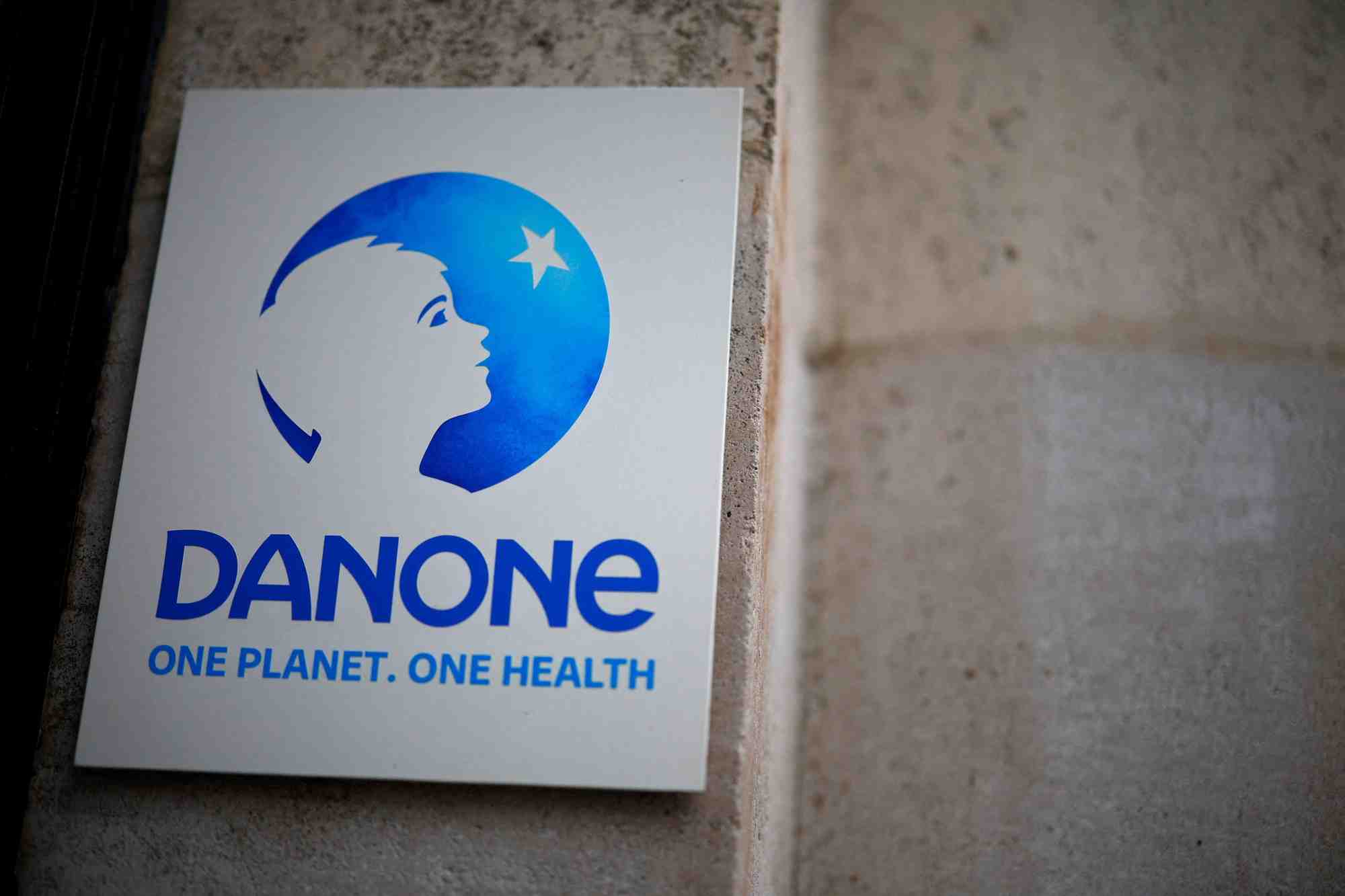 Photo d'archives: le logo du groupe alimentaire francais danone est visible au siege de la societe a paris
