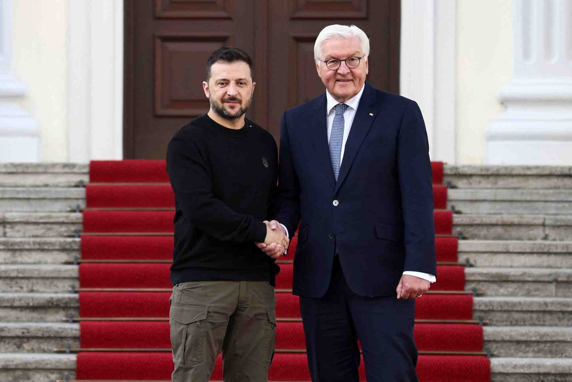 Le president ukrainien volodymyr zelenskiy et le president allemand frank-walter steinmeier