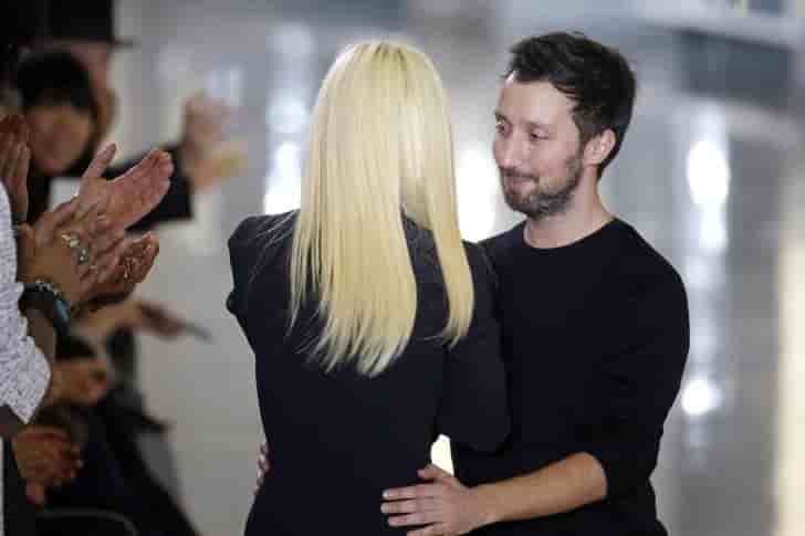 Anthony vaccarello succede a hedi slimane chez saint laurent