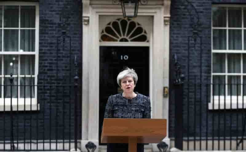 May accuse l'ue de vouloir influencer le resultat des elections