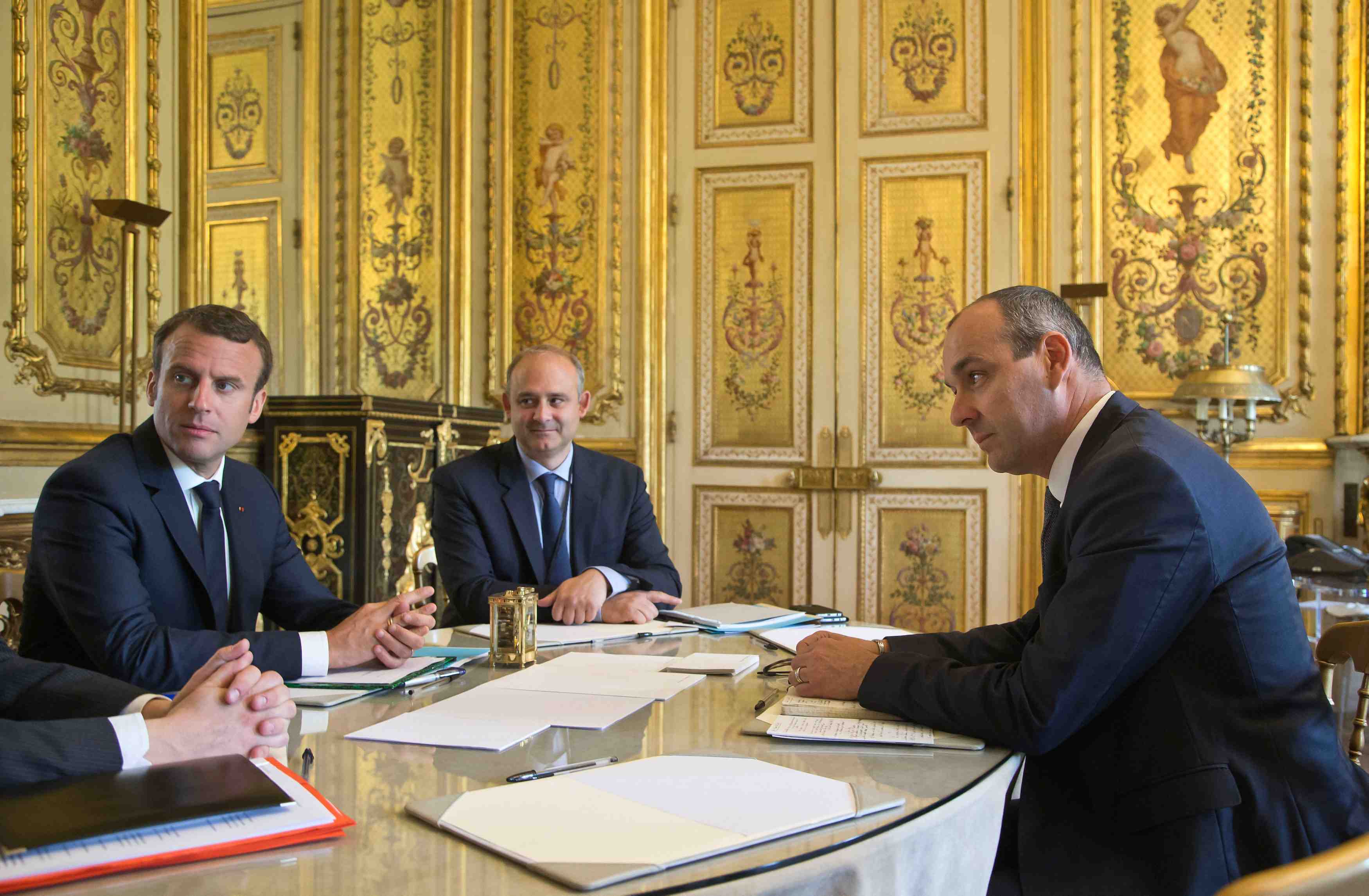 Macron entame avec la cfdt ses entretiens sur les reformes sociales