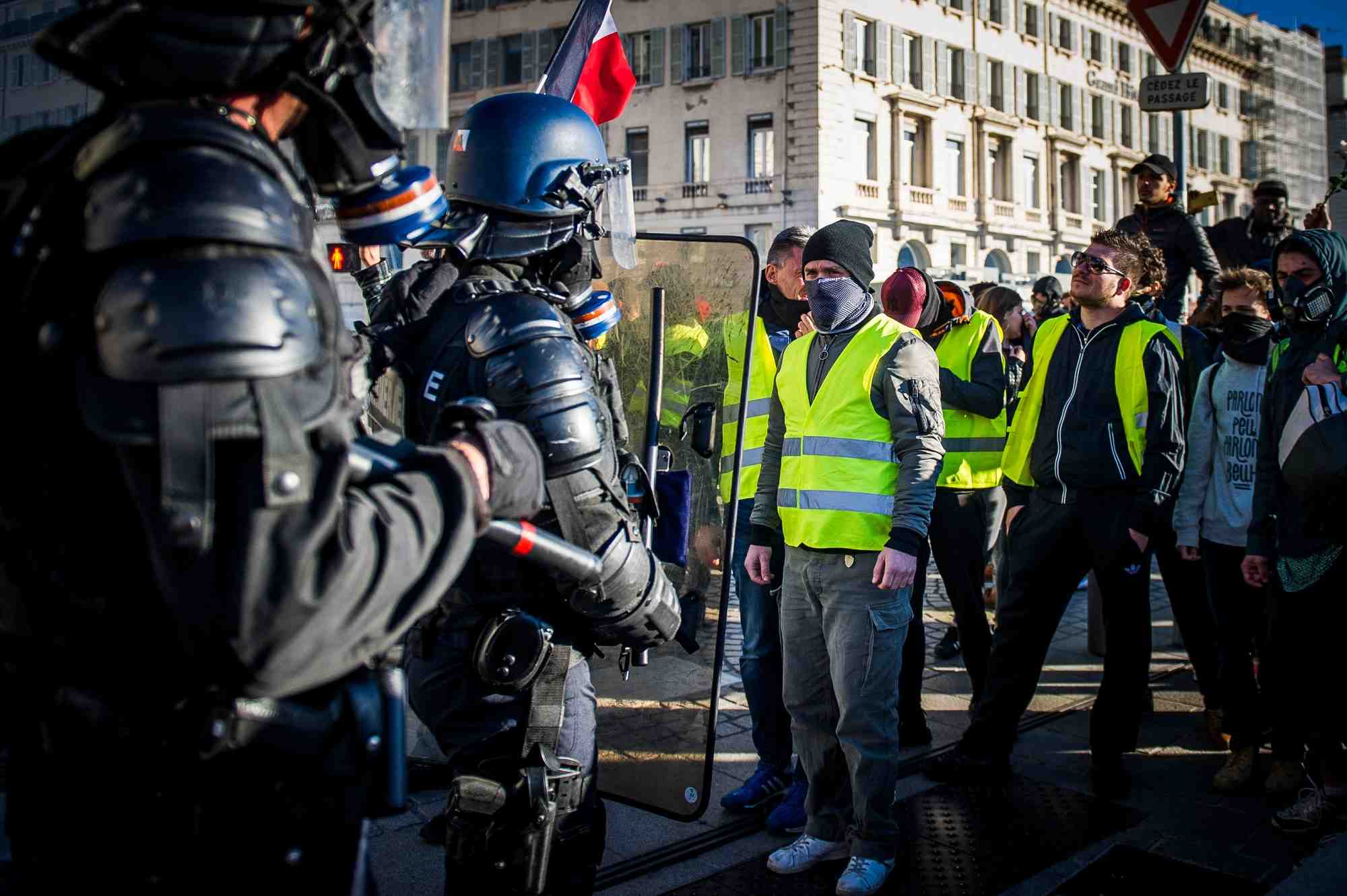 Gilets jaunes manifestation CRS