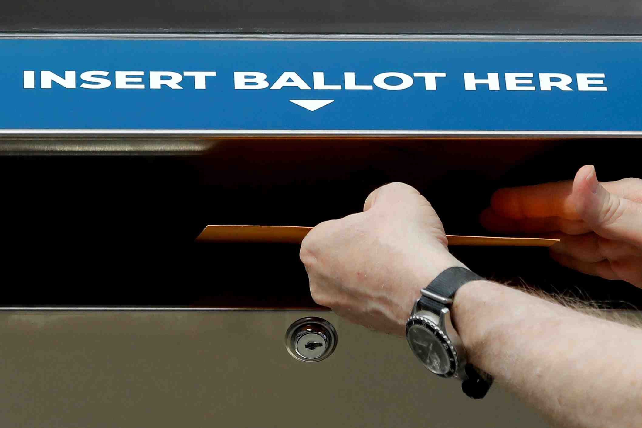 Le delai de reception des votes par correspondance prolonge dans le wisconsin