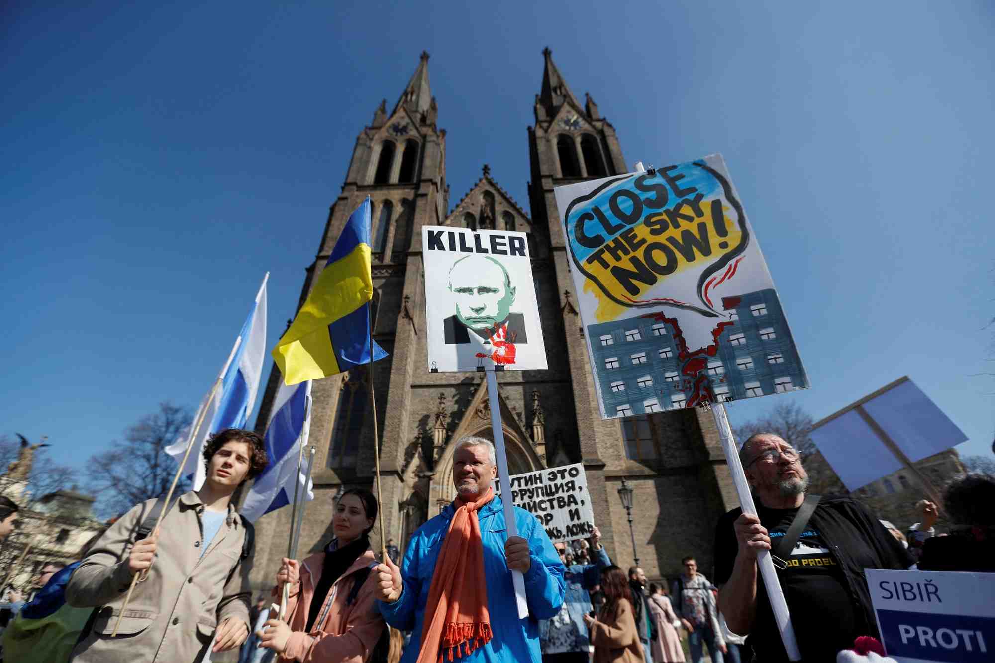 Des milliers de russes manifestent a prague contre la guerre en ukraine