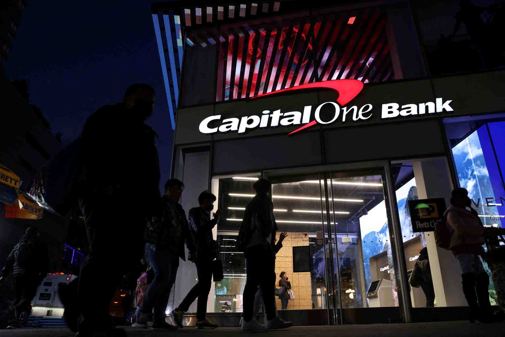 La fusion de Capital One et de Discover va donner naissance à un nouveau géant des paiements d'ici 2026.