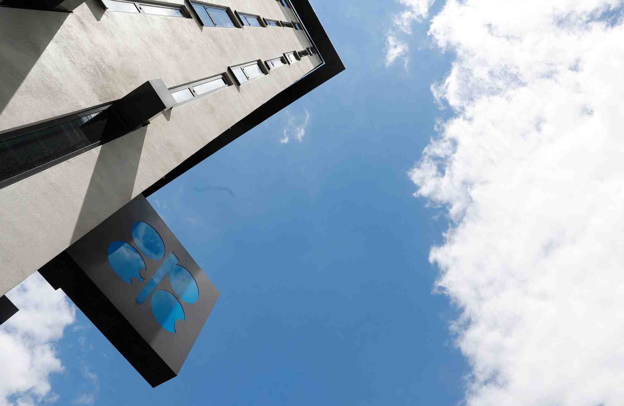 Le logo de l'opep devant les locaux de l'organisation a vienne, en autriche