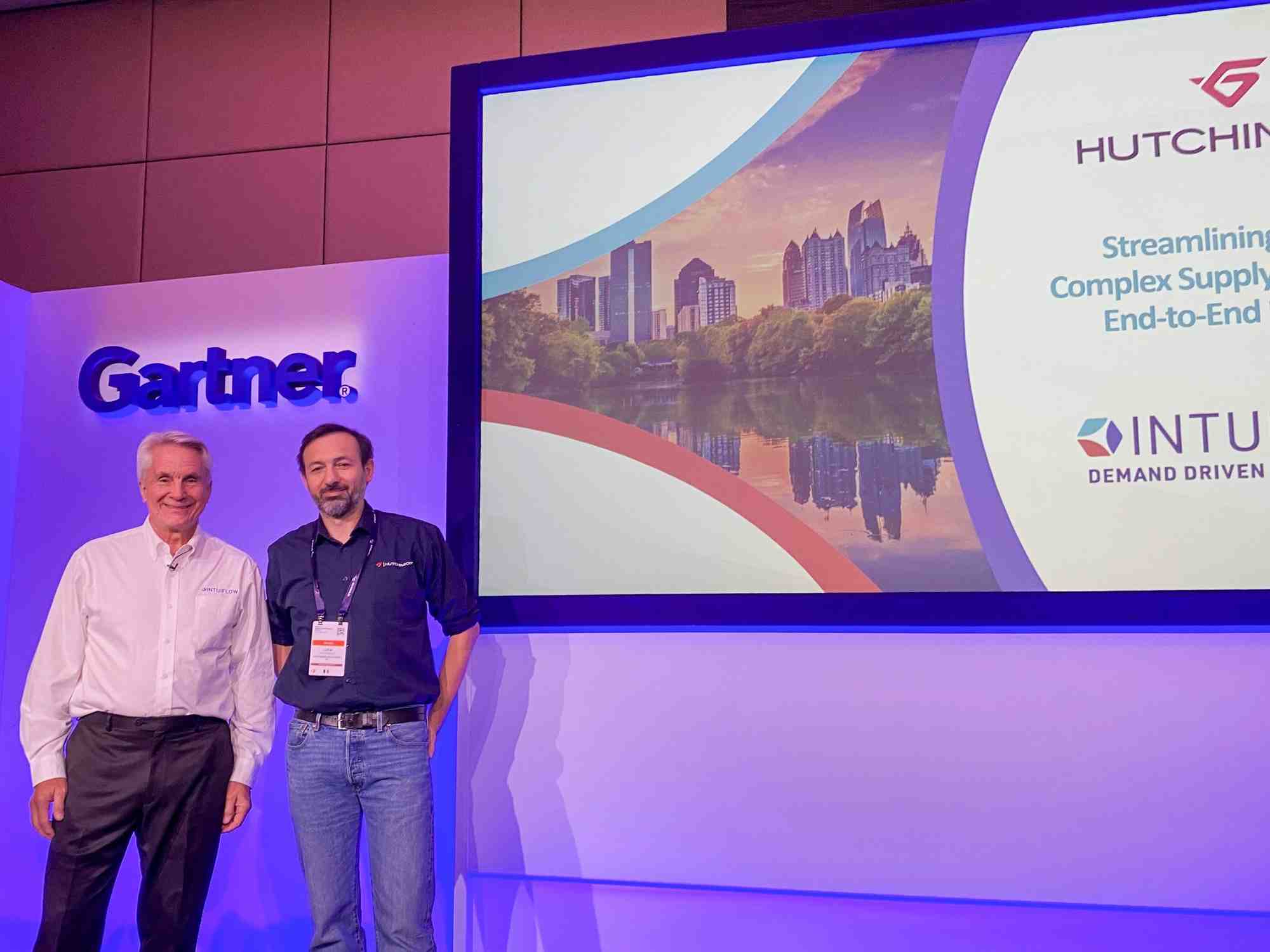 M. Erik Bush, CEO de Demand Driven Technologies, M. Luca Cicchiello, Corporate VP Supply Chain du groupe Hutchinson