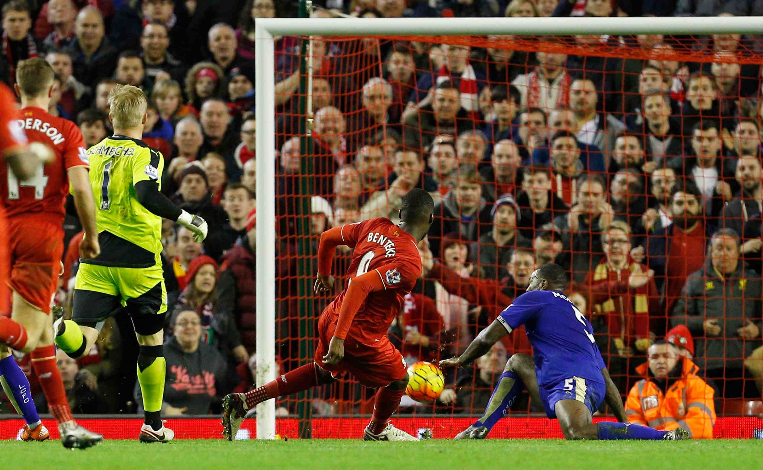 Liverpool s'offre leicester, chelsea tenu en echec par watford