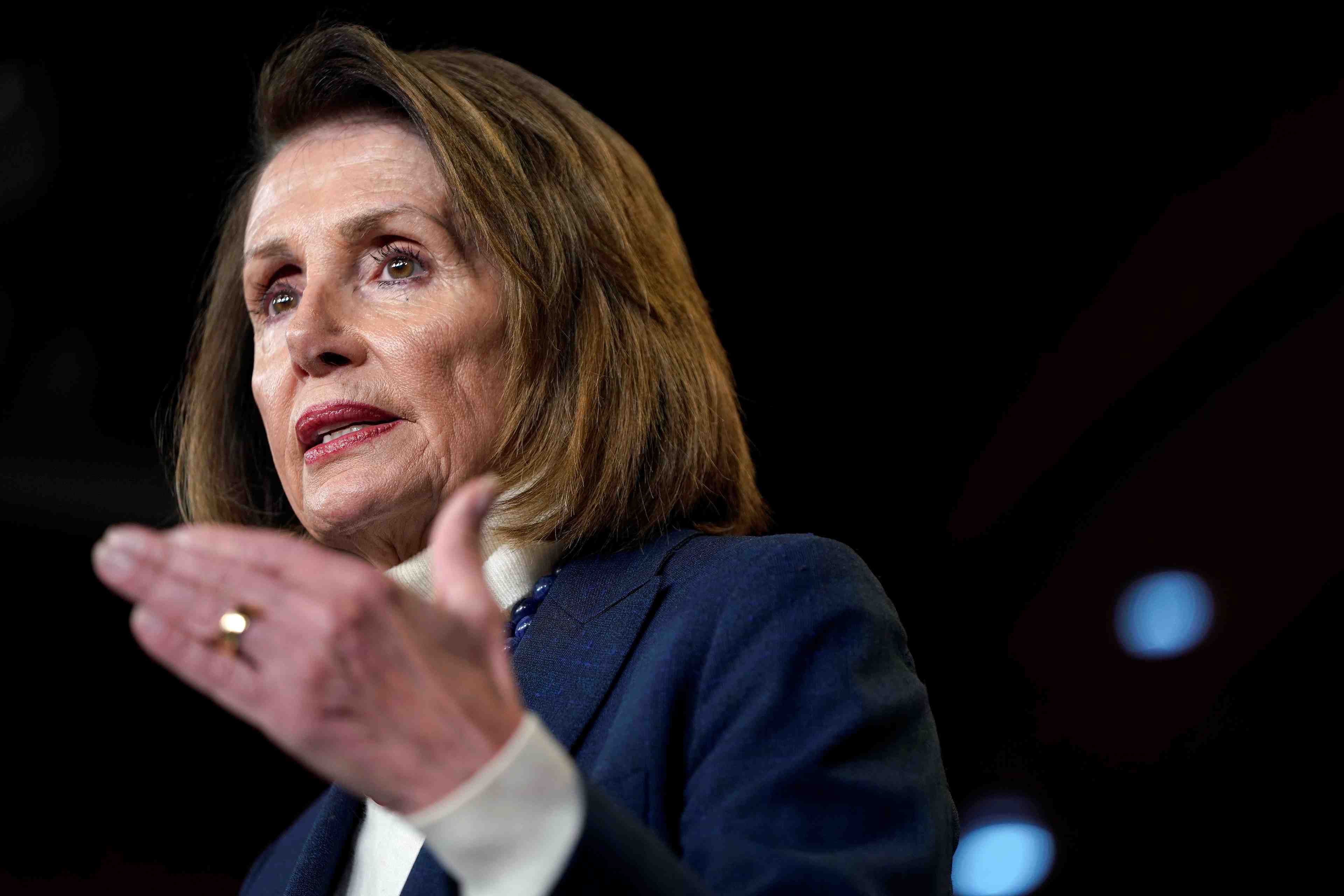 "shutdown": pelosi rejette le projet de compromis de trump