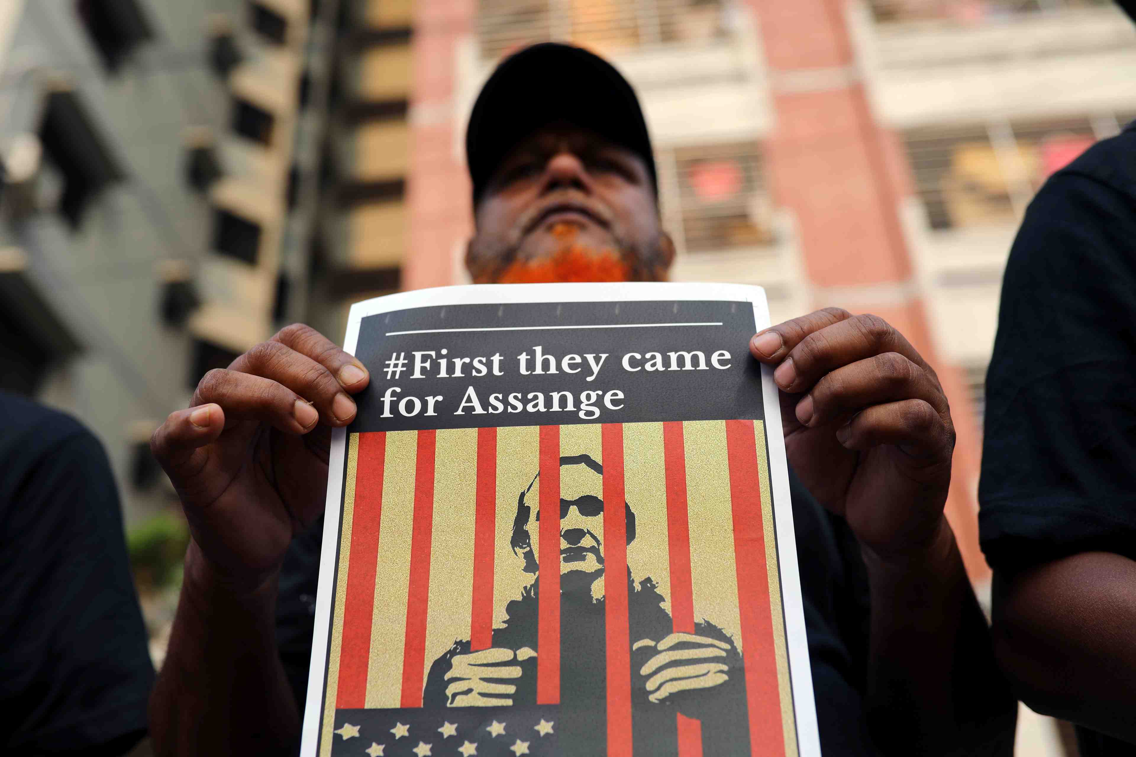 Les experts de l'onu denoncent la condamnation disproportionnee d'assange
