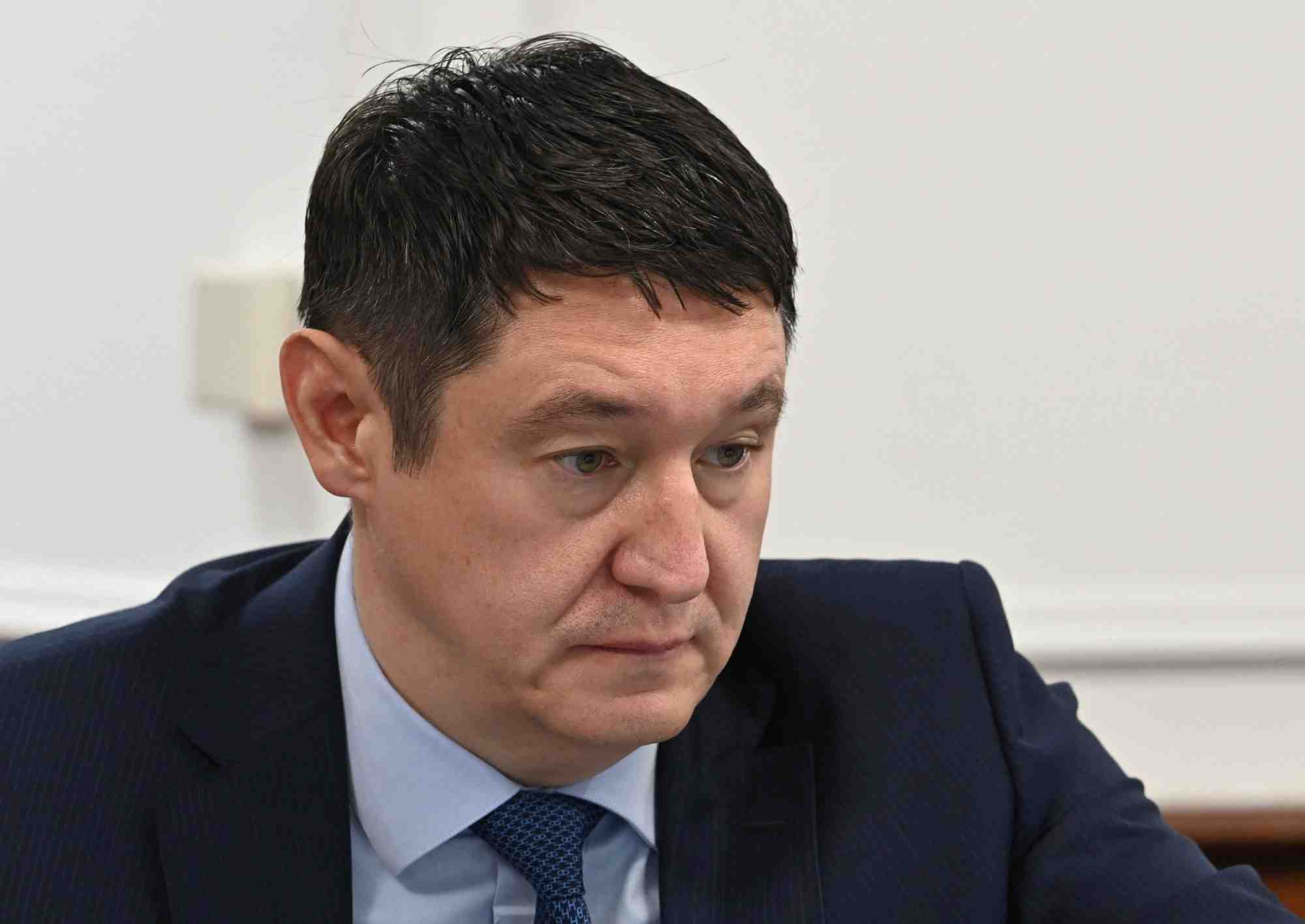 Le ministre kazakh de l'energie, almasadam satkaliyev, assiste a une reunion gouvernementale a astana