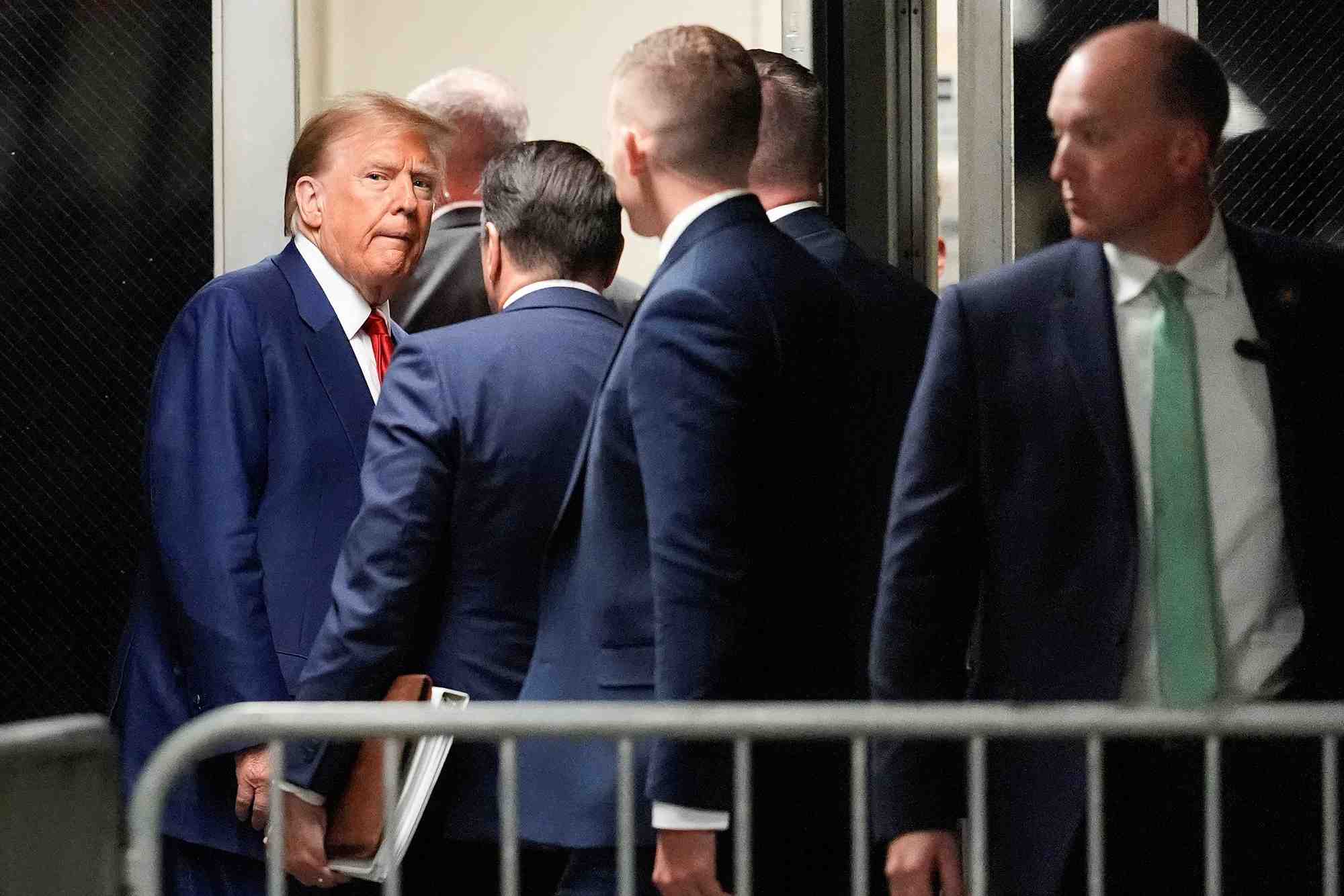 Affaire penale de l'ancien president americain donald trump, pour des accusations liees a des pots-de-vin verses a une star du porno, a new york