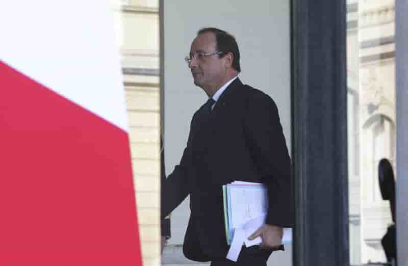 François Hollande chute à 15% d'opinions favorables, selon YouGov