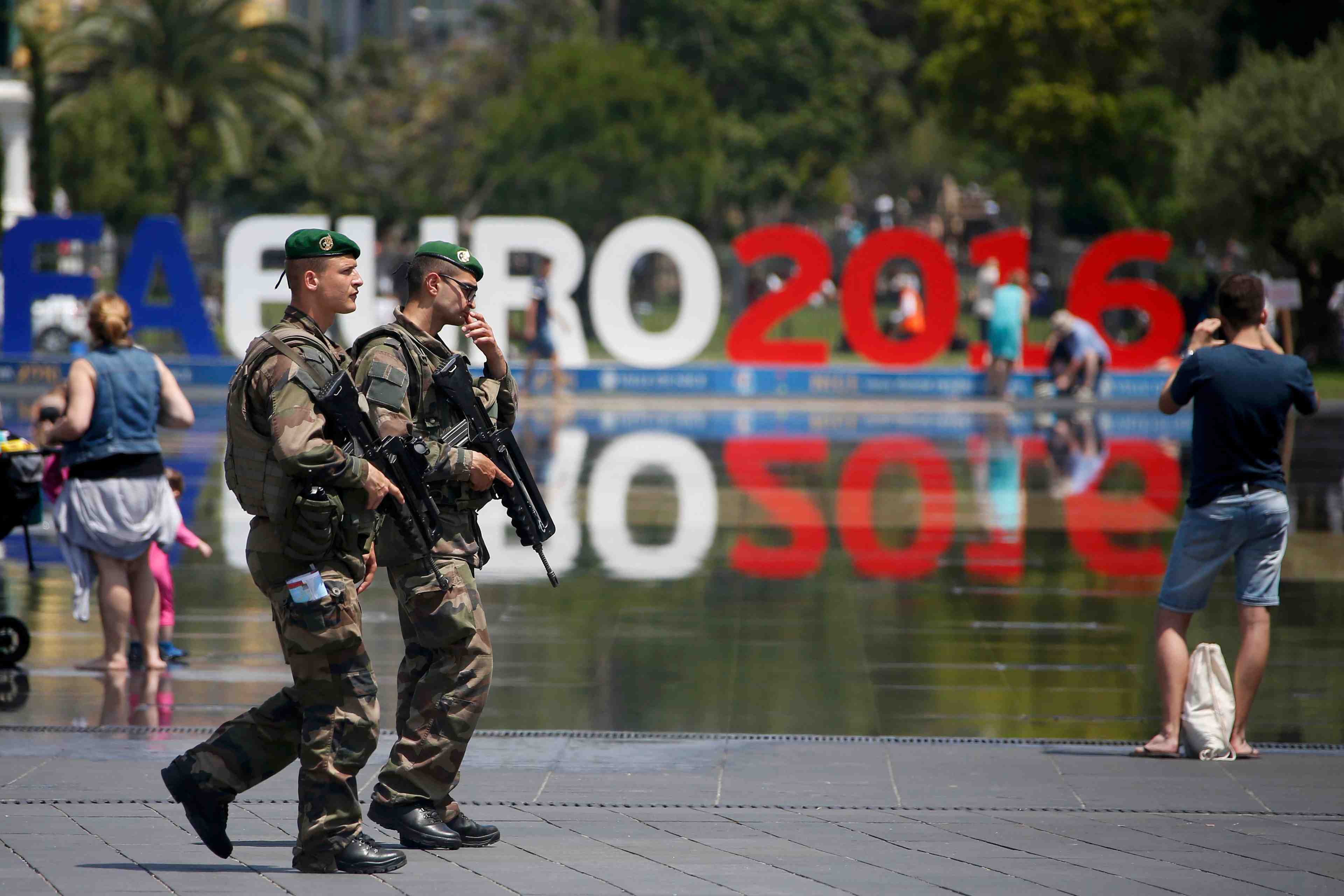 Situation sociale toujours tendue en france a l'approche de l'euro