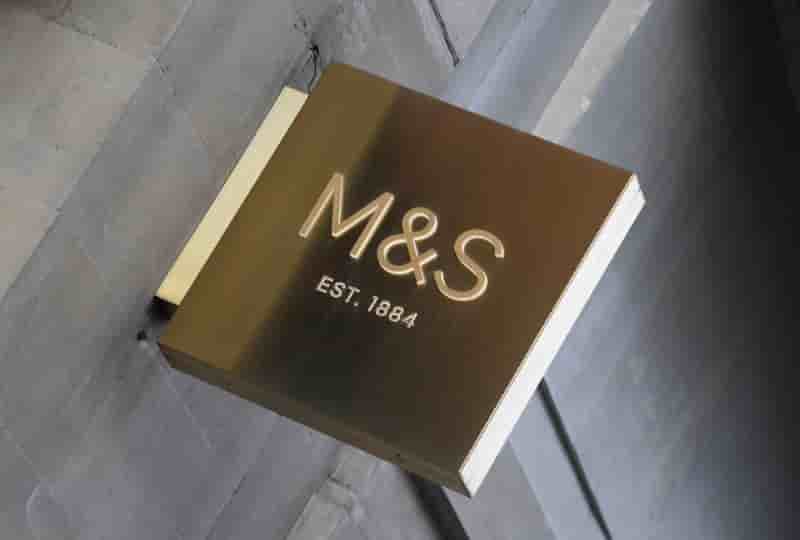 Marks & spencer va fermer 100 magasins britanniques d'ici 2022