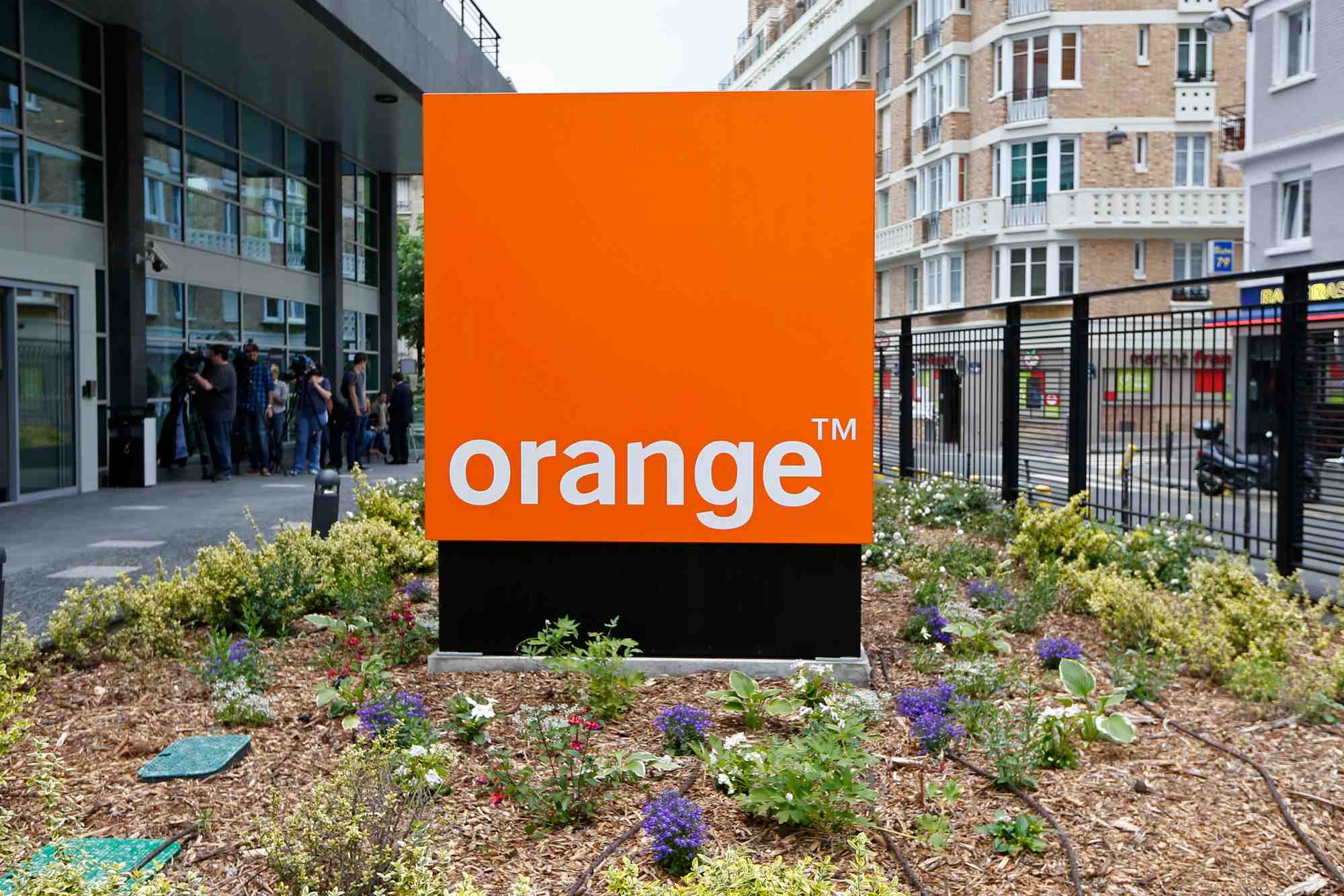 Le logo de l'operateur telecoms francais orange a paris