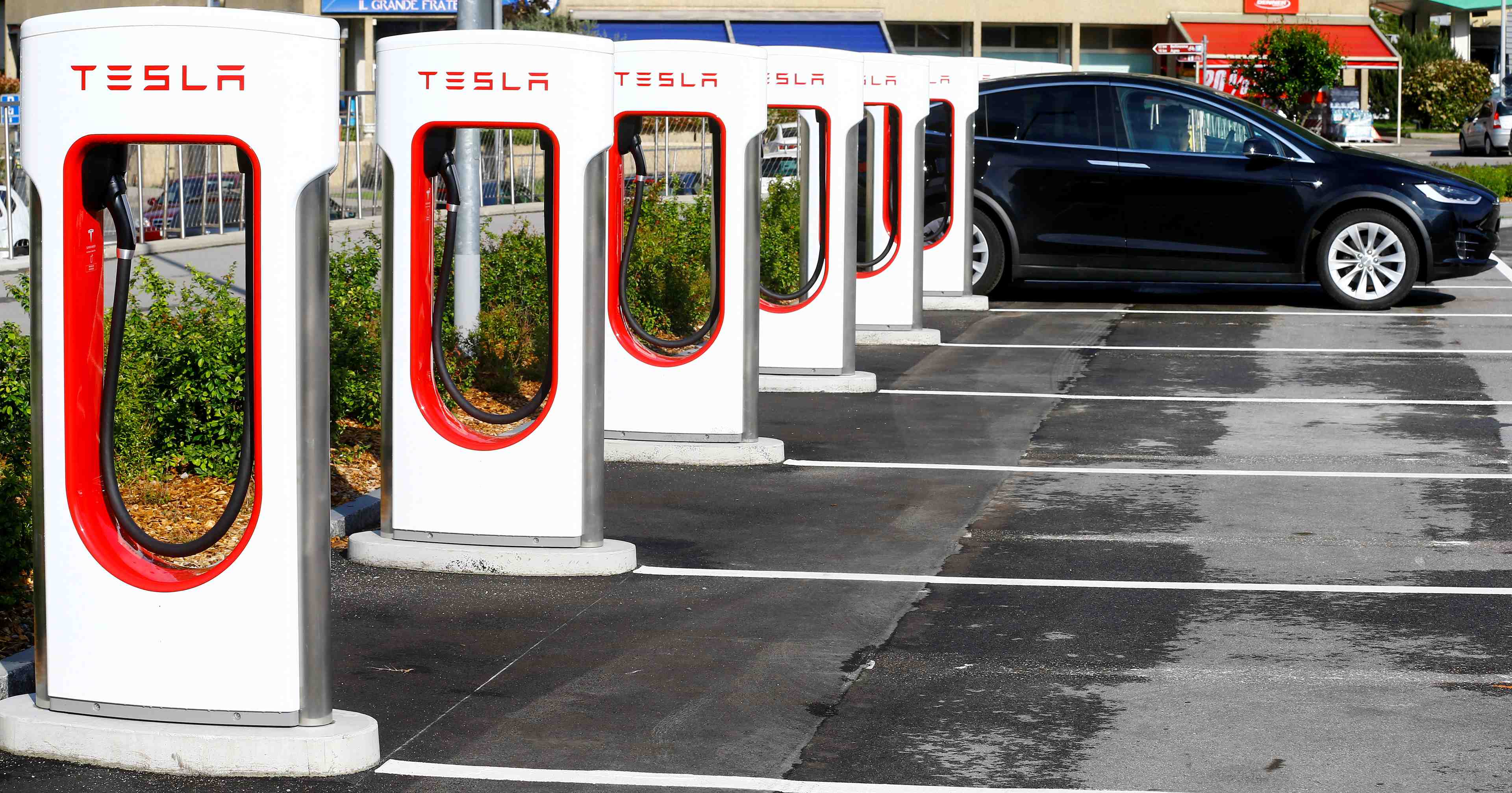 Tesla promet d'ameliorer le freinage de sa model 3