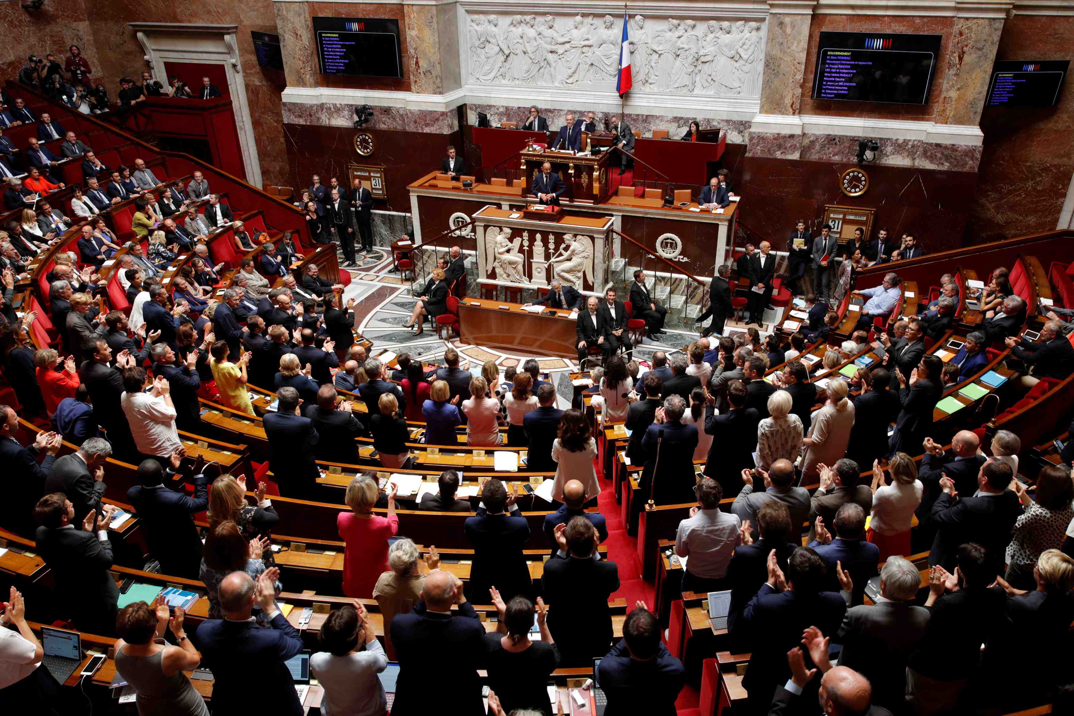L'assemblee diligente une enquete sur les badges d'acces