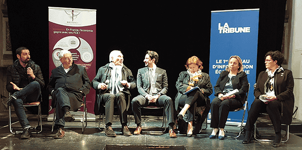 Les sept candidats aux municipales de Carcassonne, réunis sur la scène de l'Auditorium pour le Grand Oral du 4 mars