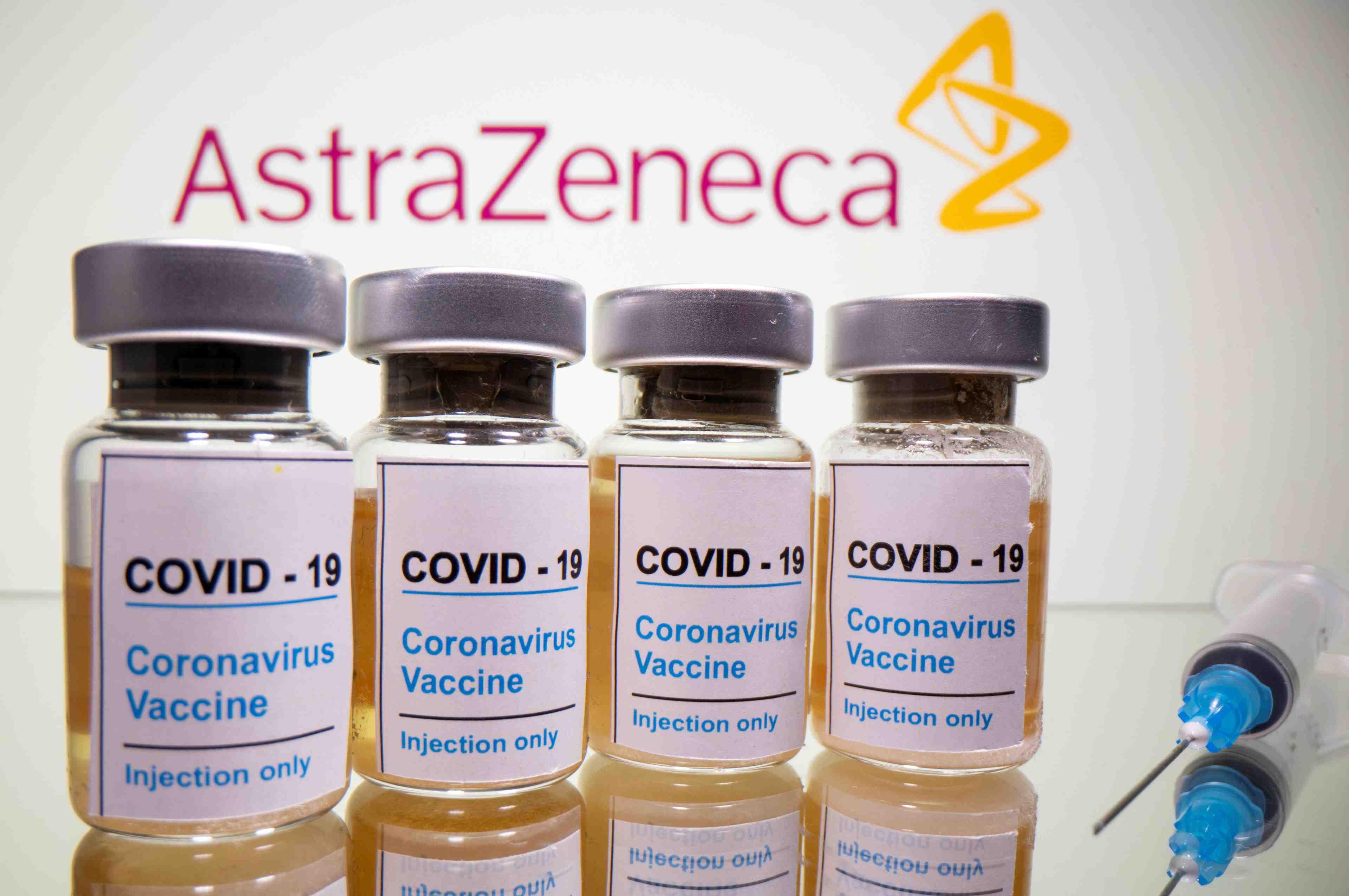 Coronavirus: le vaccin d'astrazeneca efficace en moyenne a 70,4%, selon une analyse groupee