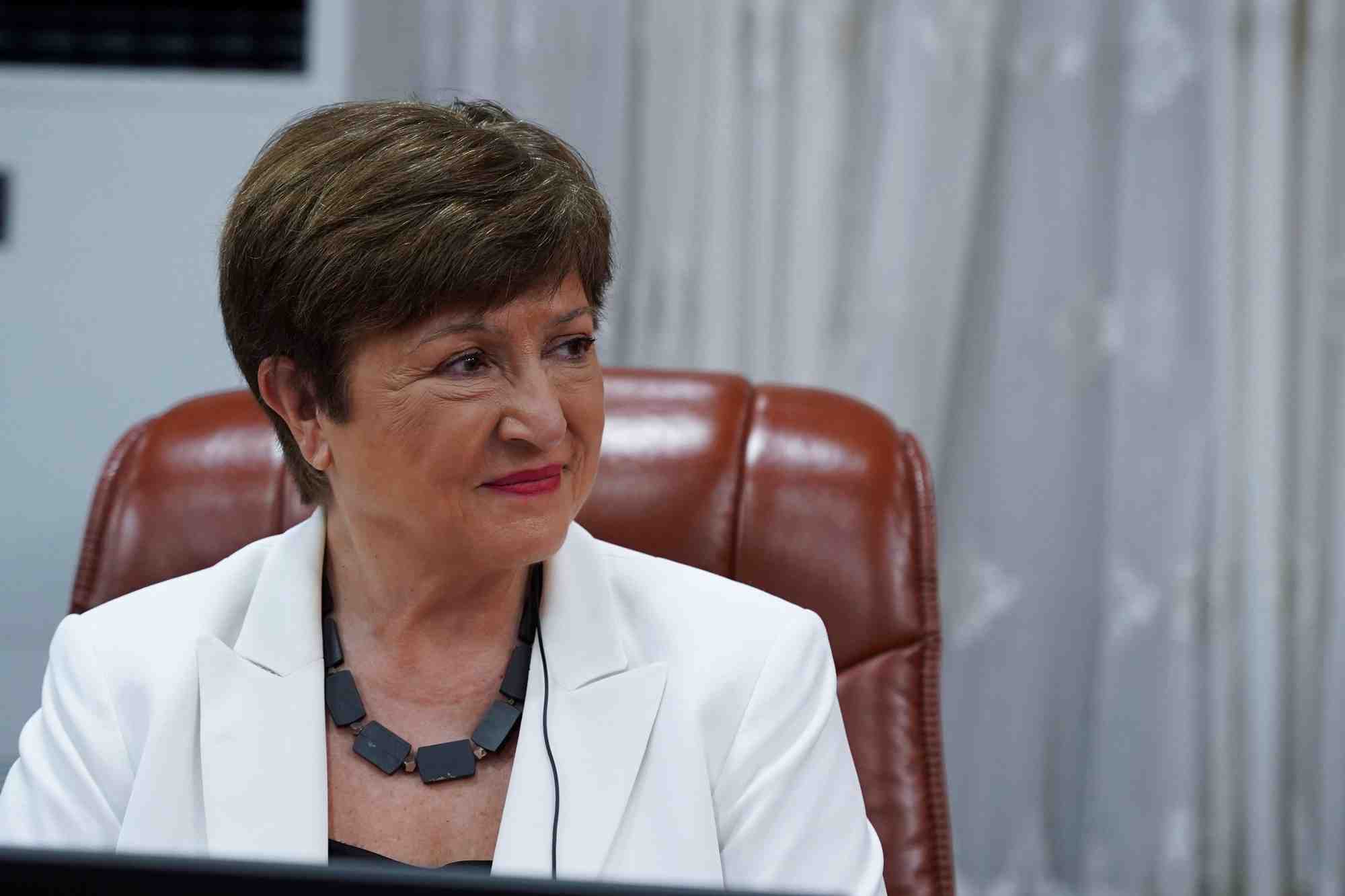 La directrice du fmi ne peut exclure une recession mondiale en 2023