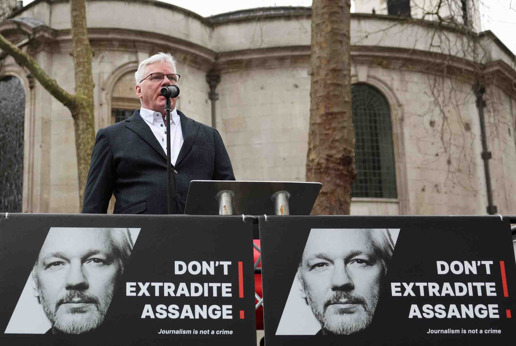 Le redacteur en chef de wikileaks, kristinn hrafnsson, le jour du recours d'assange contre son extradition vers les etats-unis, a londres