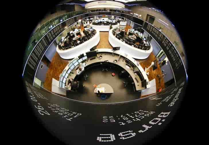 Les bourses de paris et francfort retombent legerement a l'ouverture