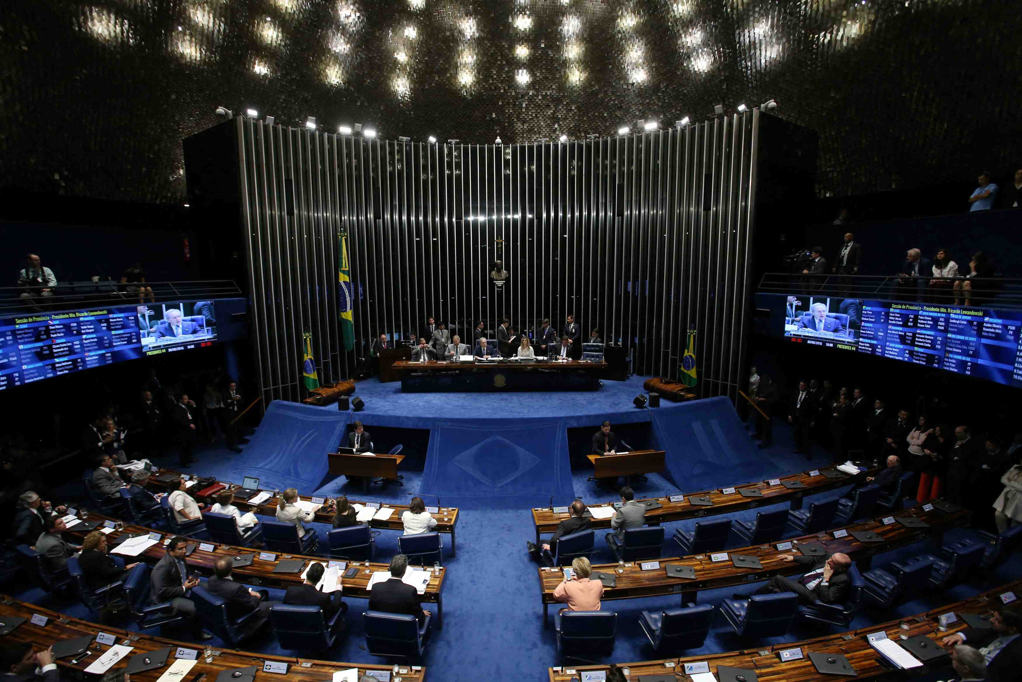 Dilma rousseff va etre jugee