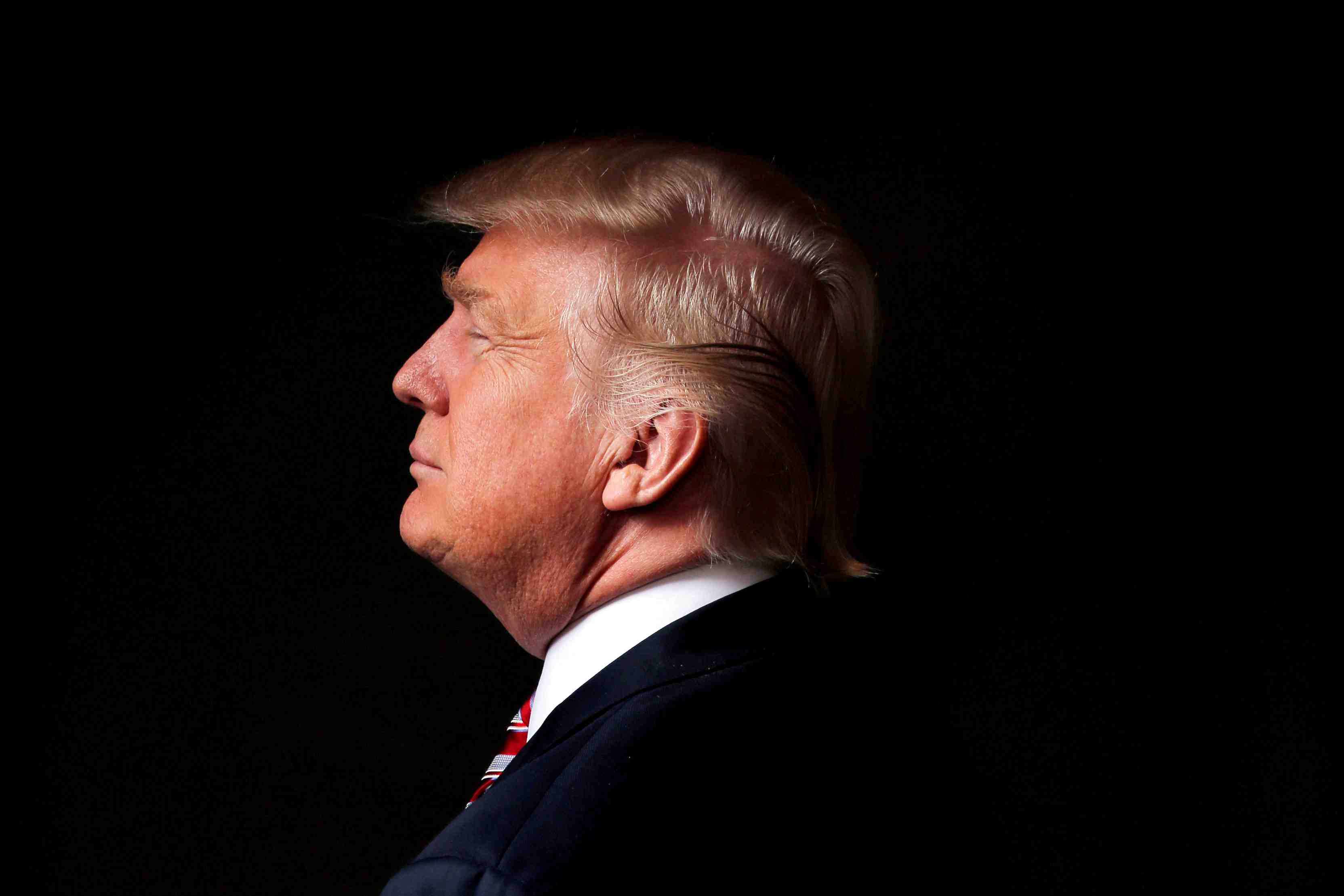 Trump conserve 50 hauts fonctionnaires juges indispensables