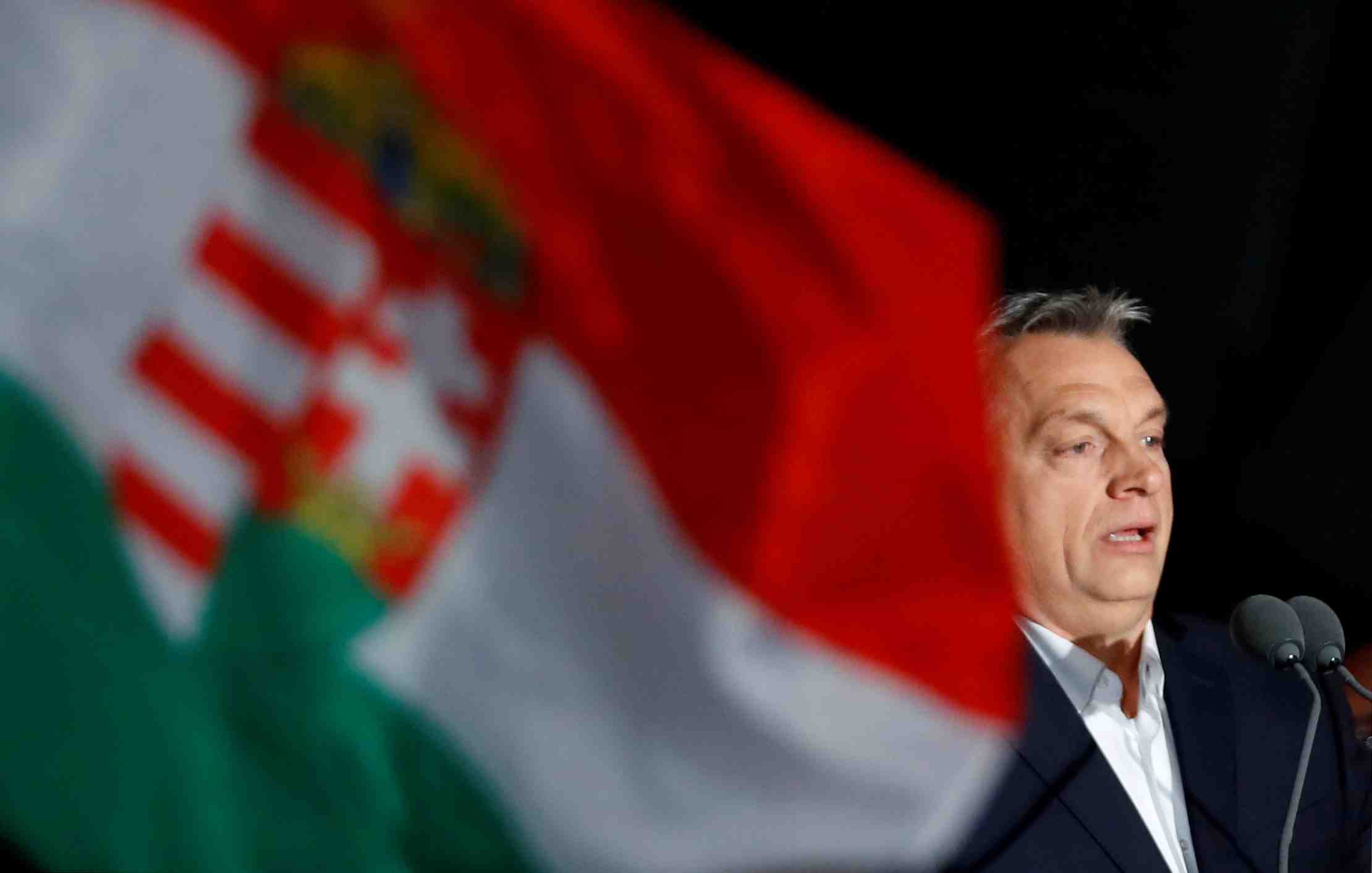 Europe: le fidesz d'orban rappele a l'ordre par le ppe